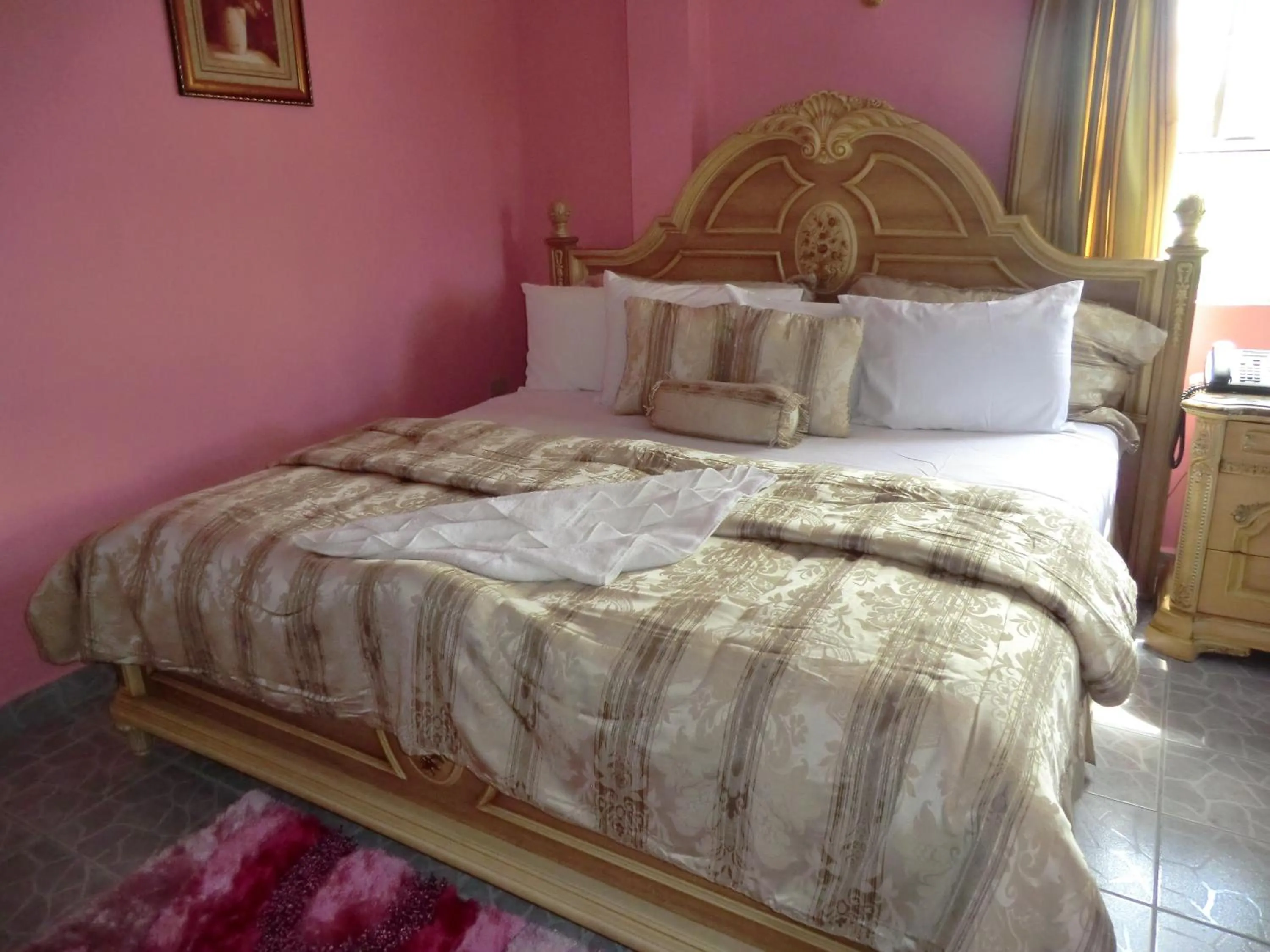 Bed in PG Quality Inn