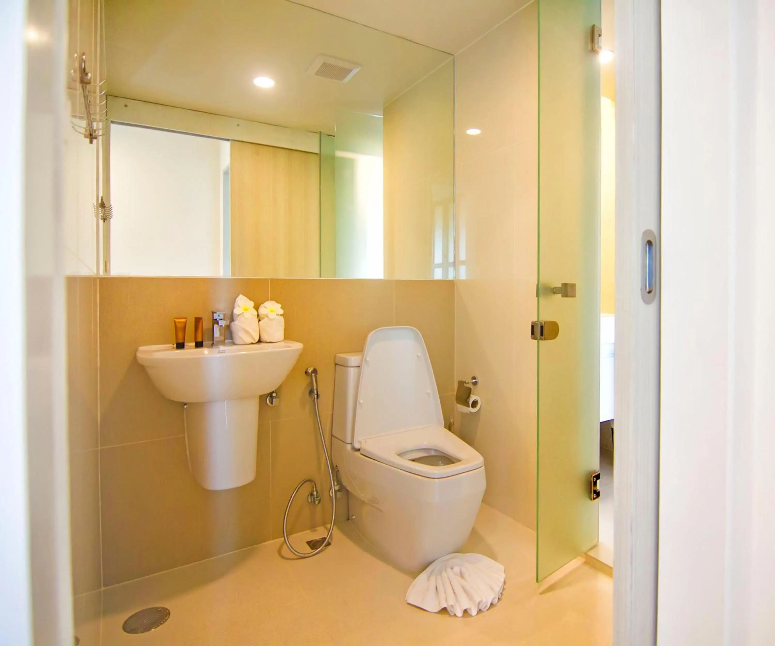 Toilet in The Aristo by Holy Cow, 2-BR, mountain view