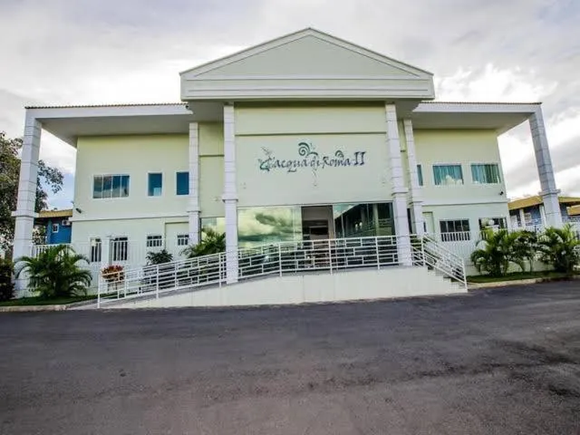 Facade/entrance in Lacqua diRoma II