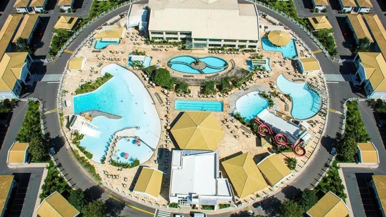 Property building in Lacqua diRoma II