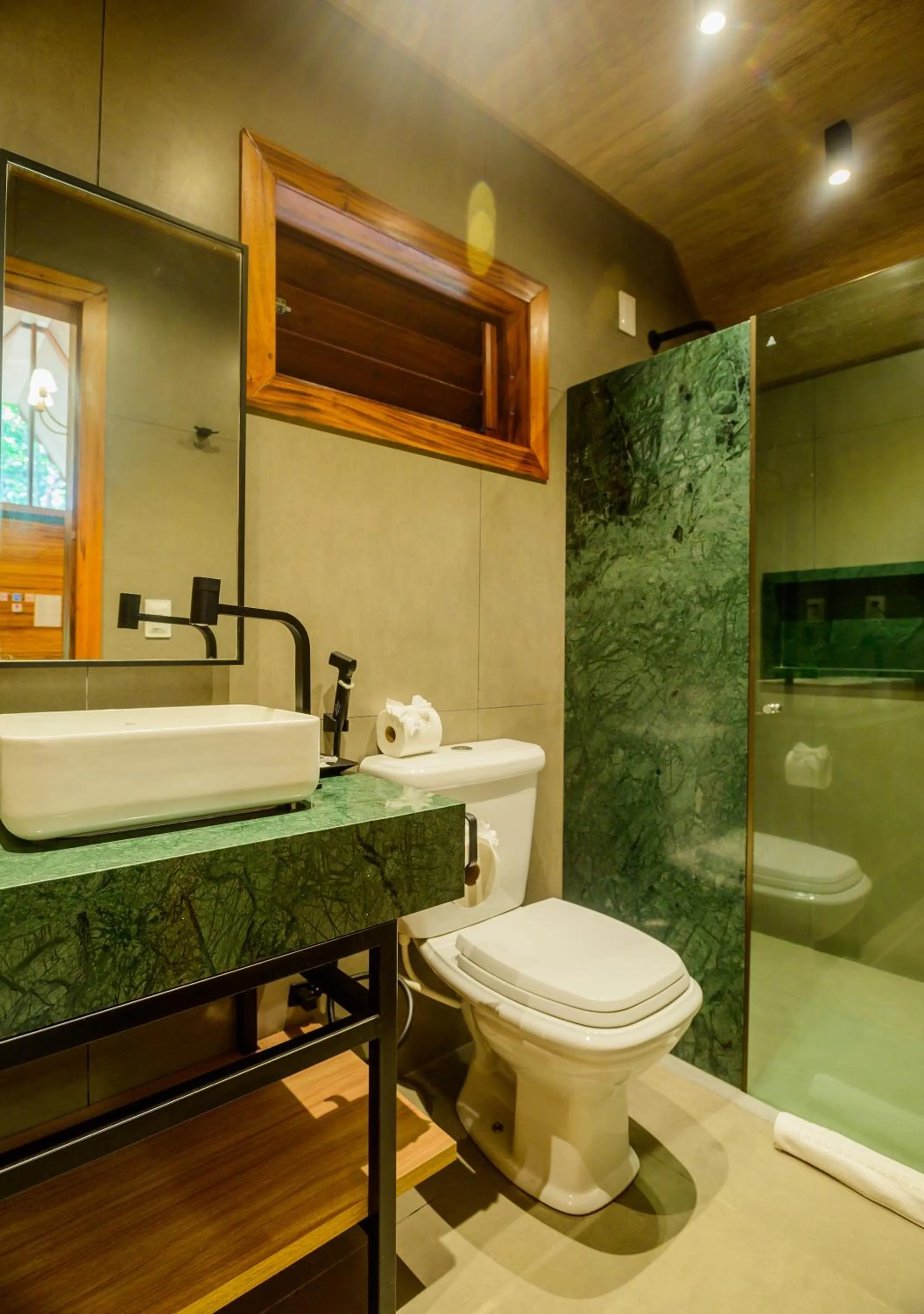 Shower in Hotel Vale das Nuvens