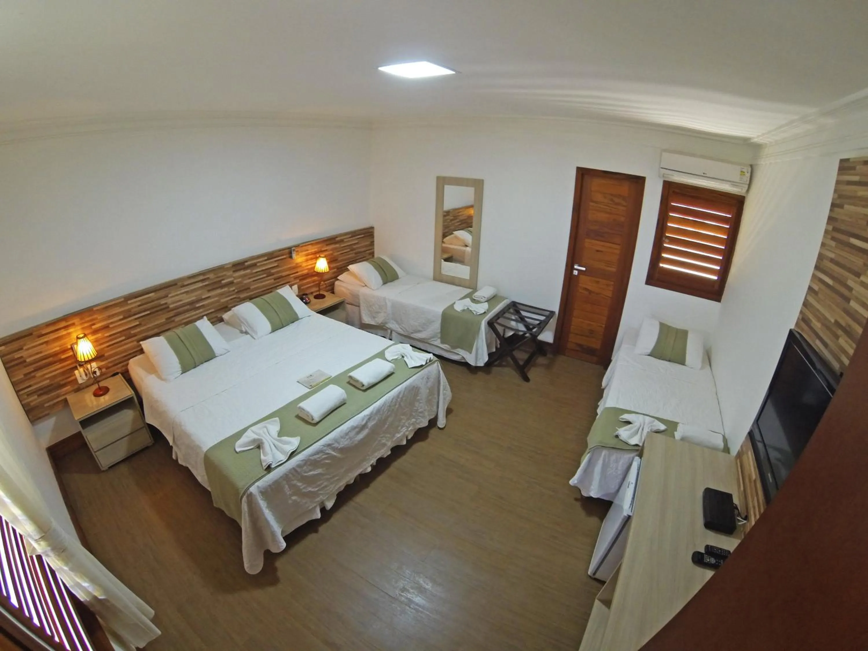 Photo of the whole room, Bed in Hotel Vale das Nuvens