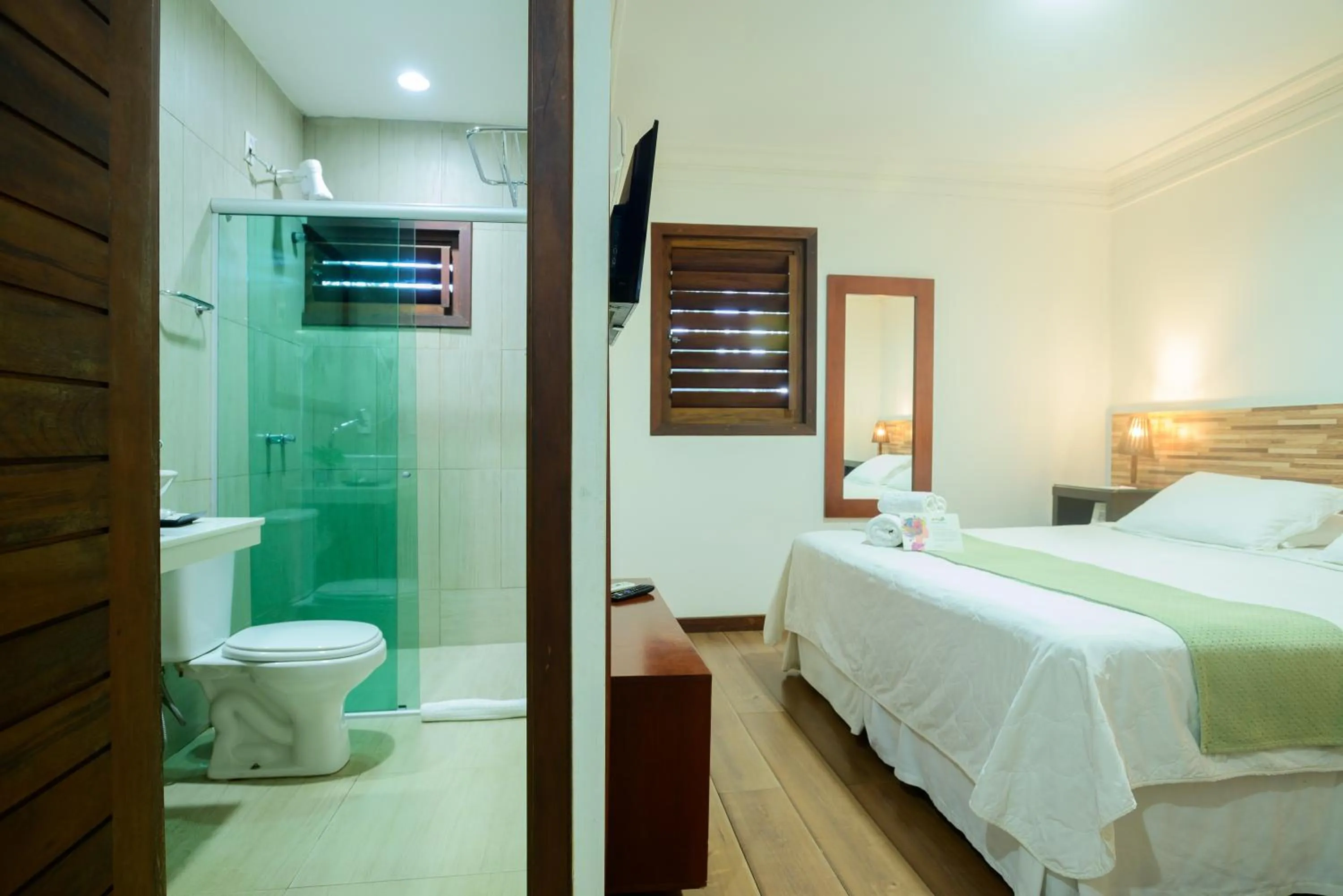 Photo of the whole room, Bed in Hotel Vale das Nuvens