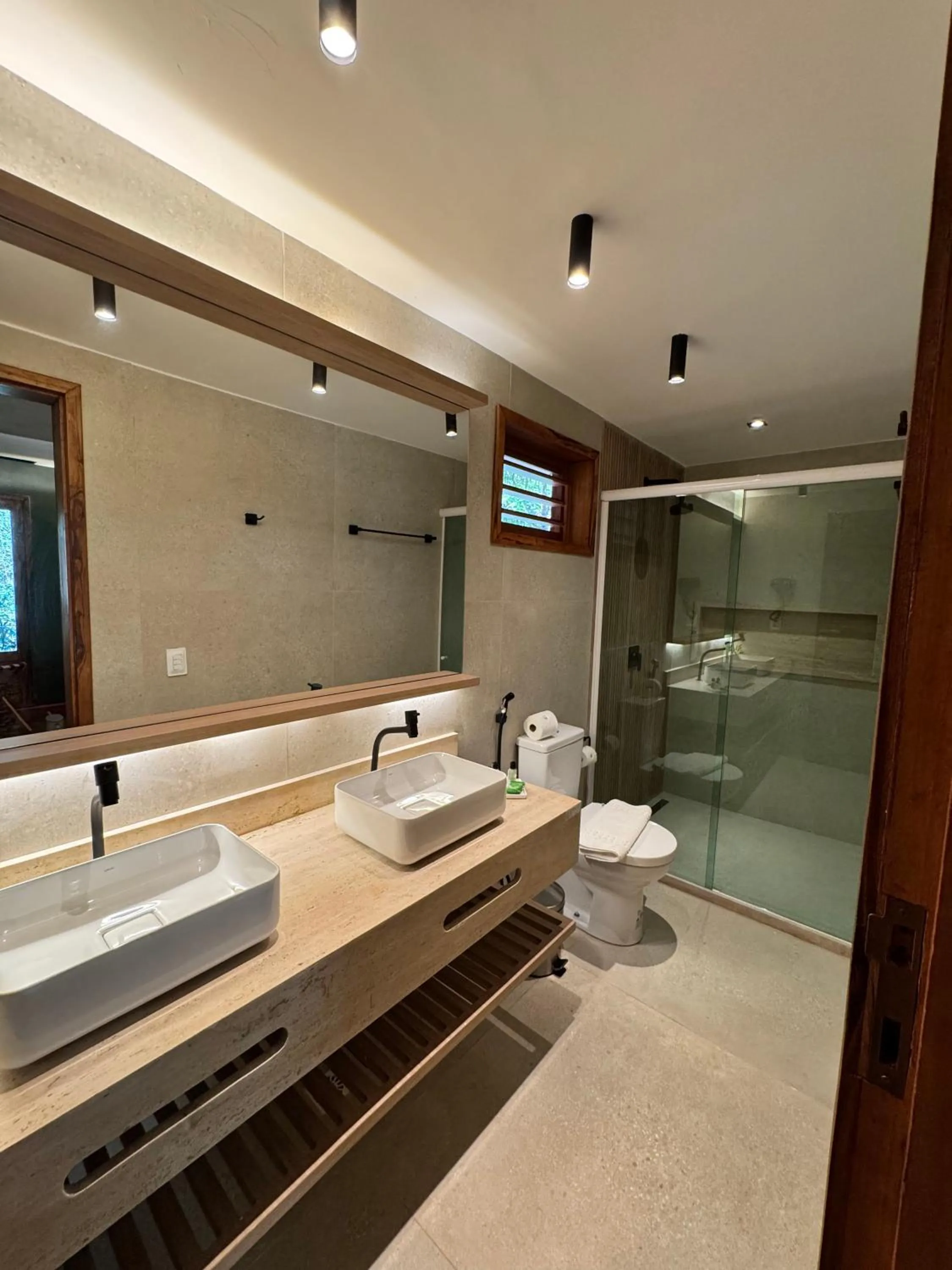 Shower in Hotel Vale das Nuvens