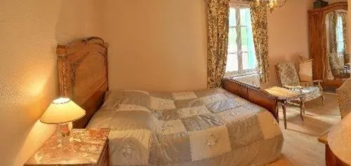 Photo of the whole room, Bed in Auberge des Écluses