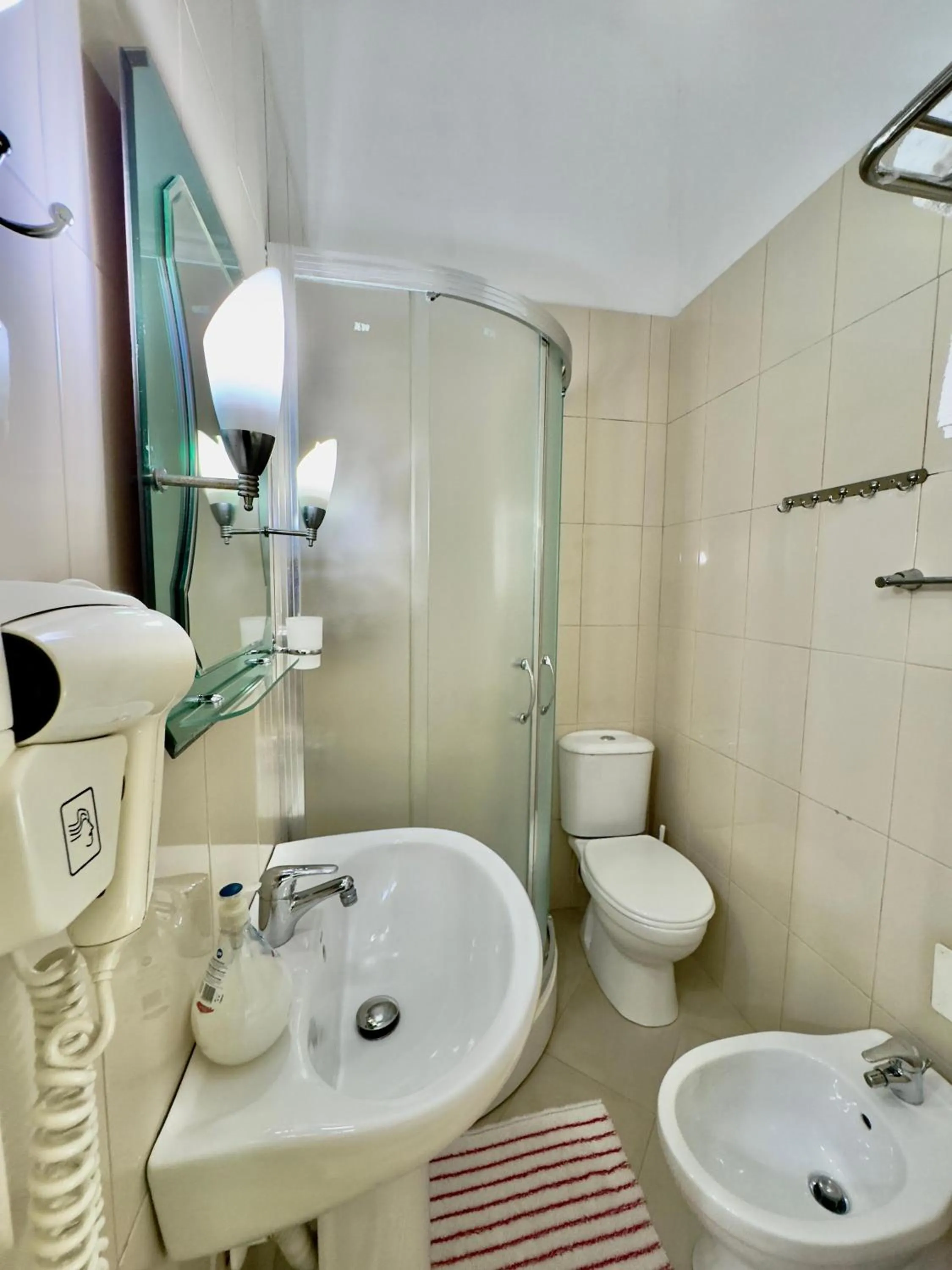 Shower in Hotel Kaduku