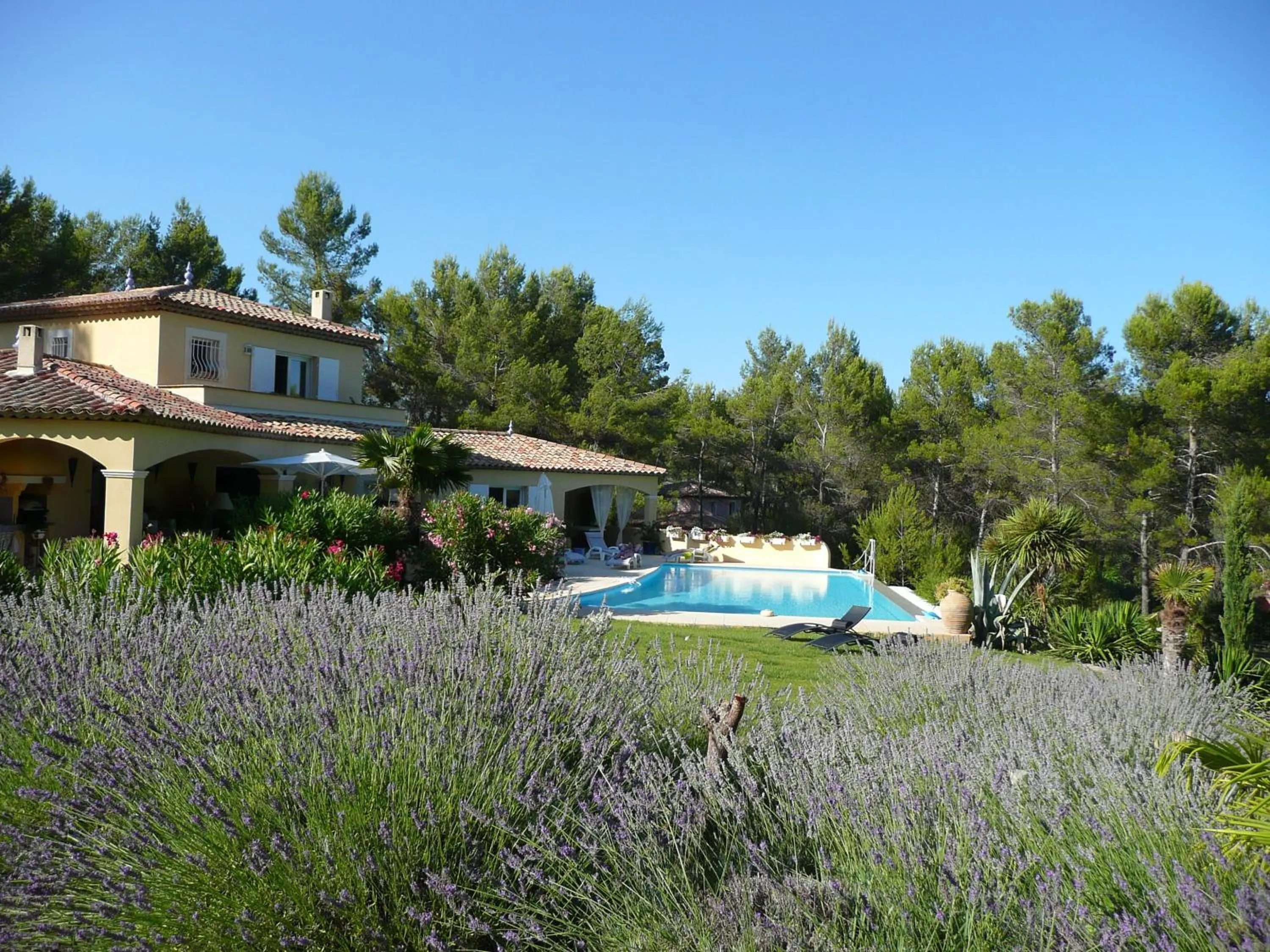Facade/entrance in Les Pitounus