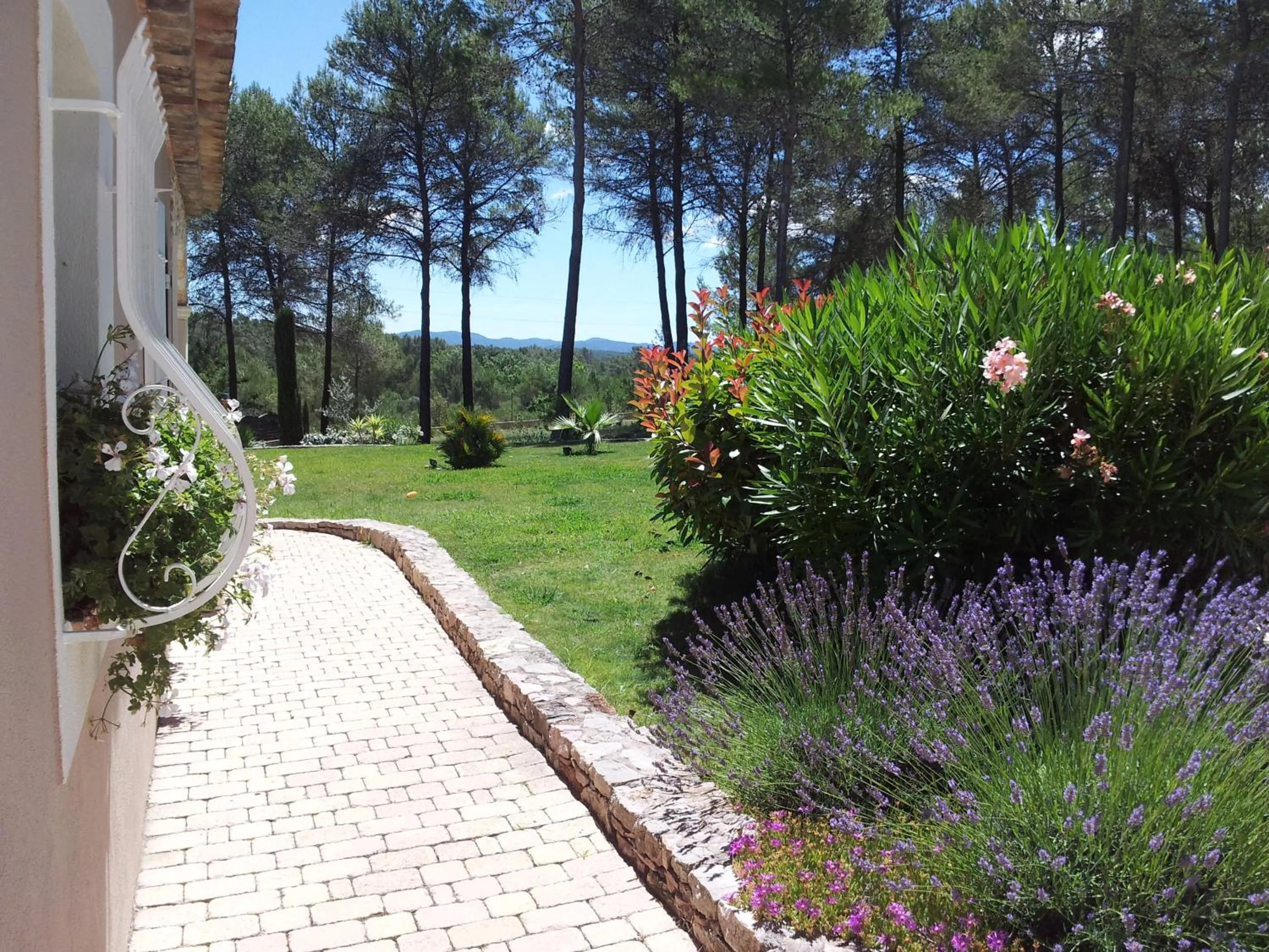 Garden view in Les Pitounus
