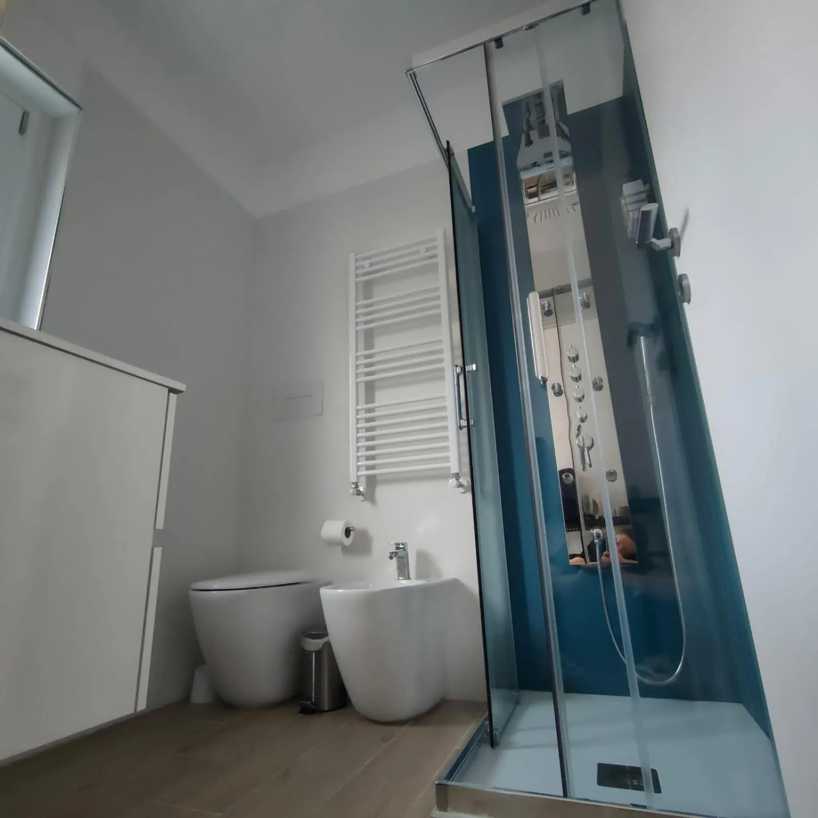 Shower in The 6th Floor