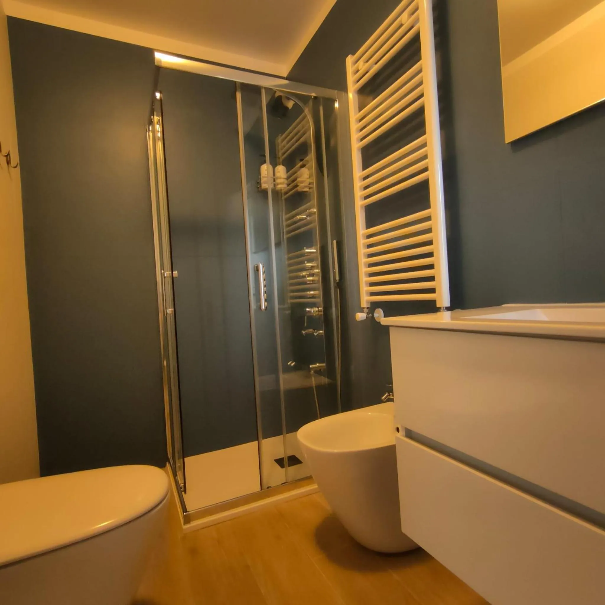 Shower in The 6th Floor