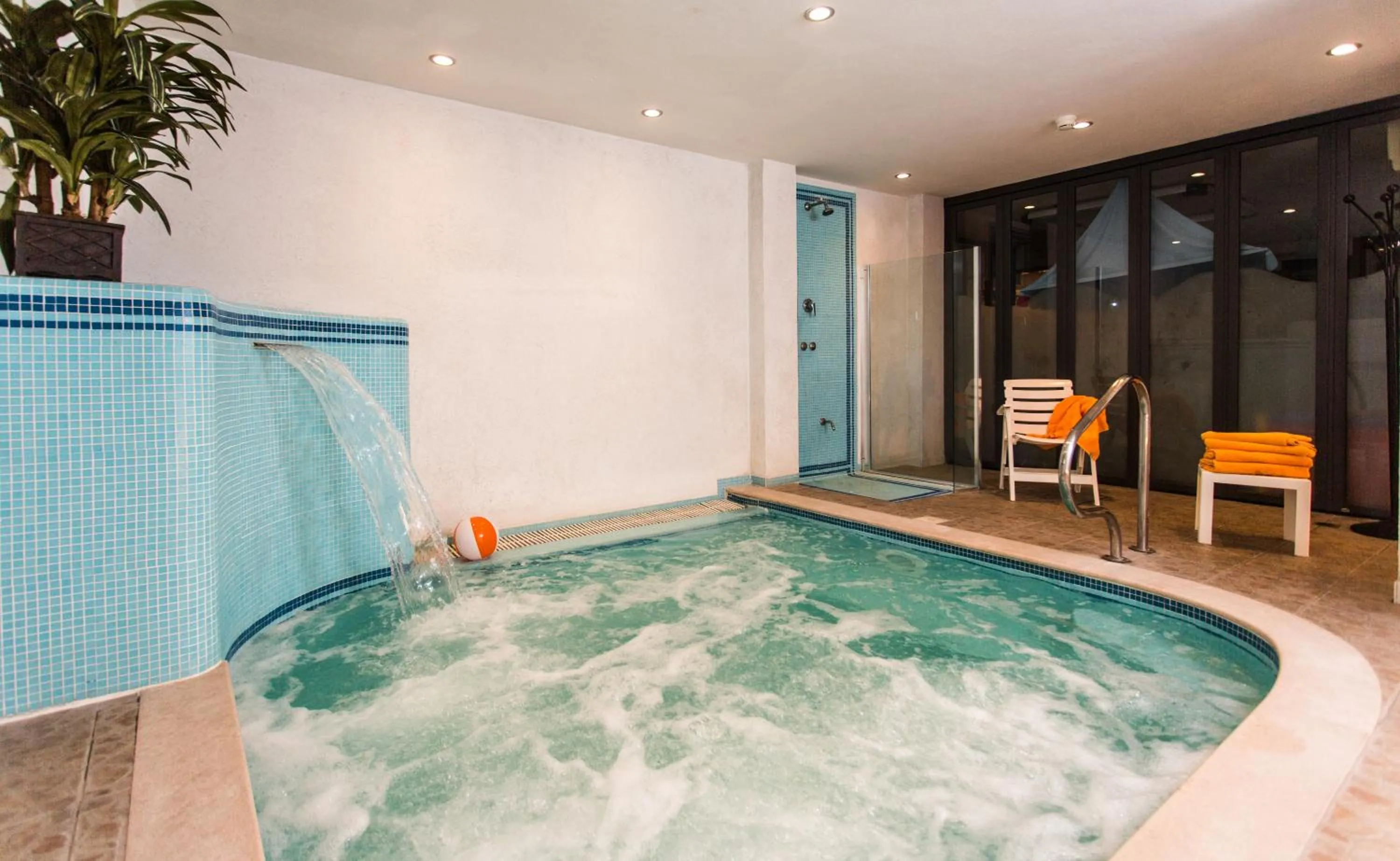 Swimming pool in Hotel Antares