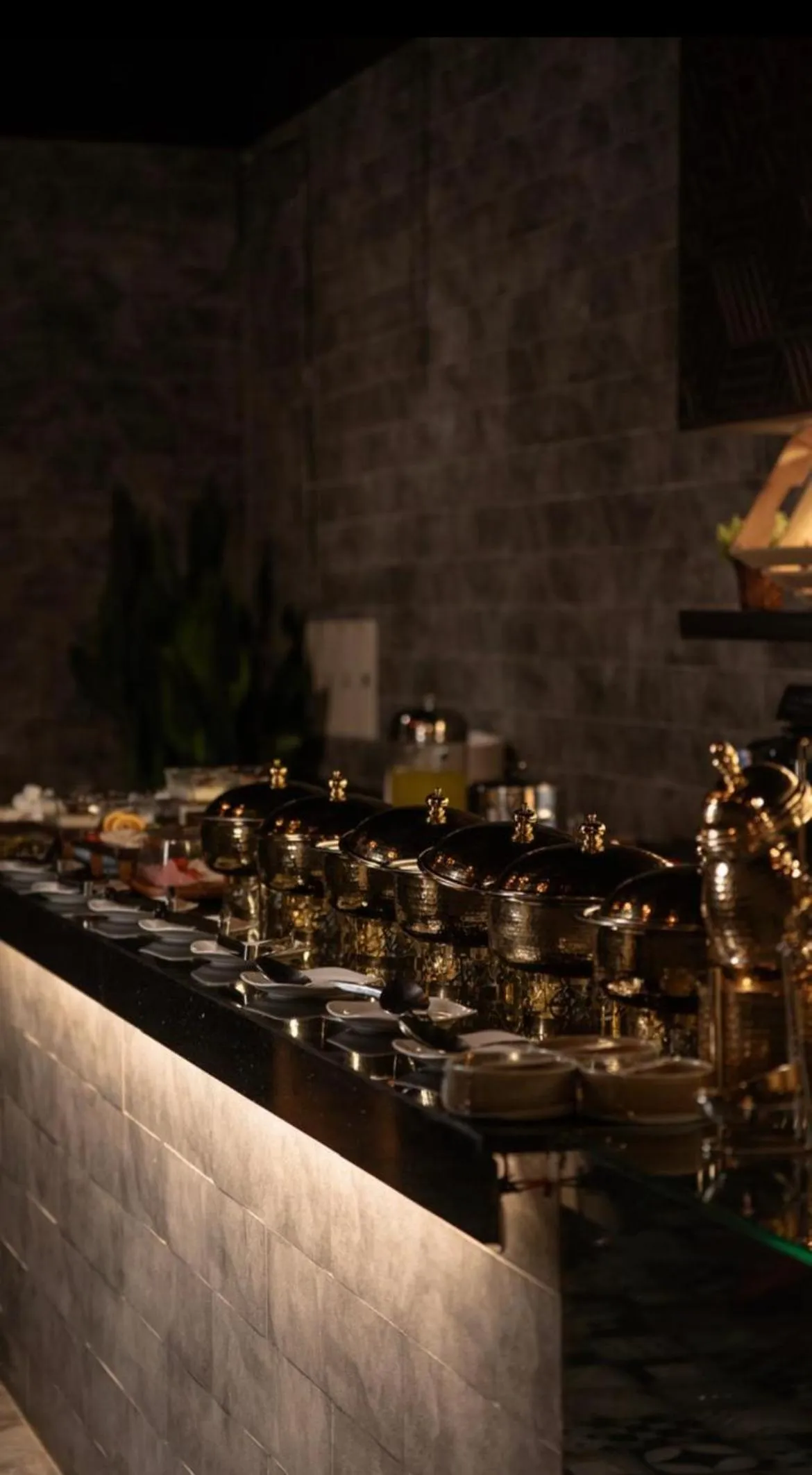 Restaurant/places to eat in Ayan Hotel