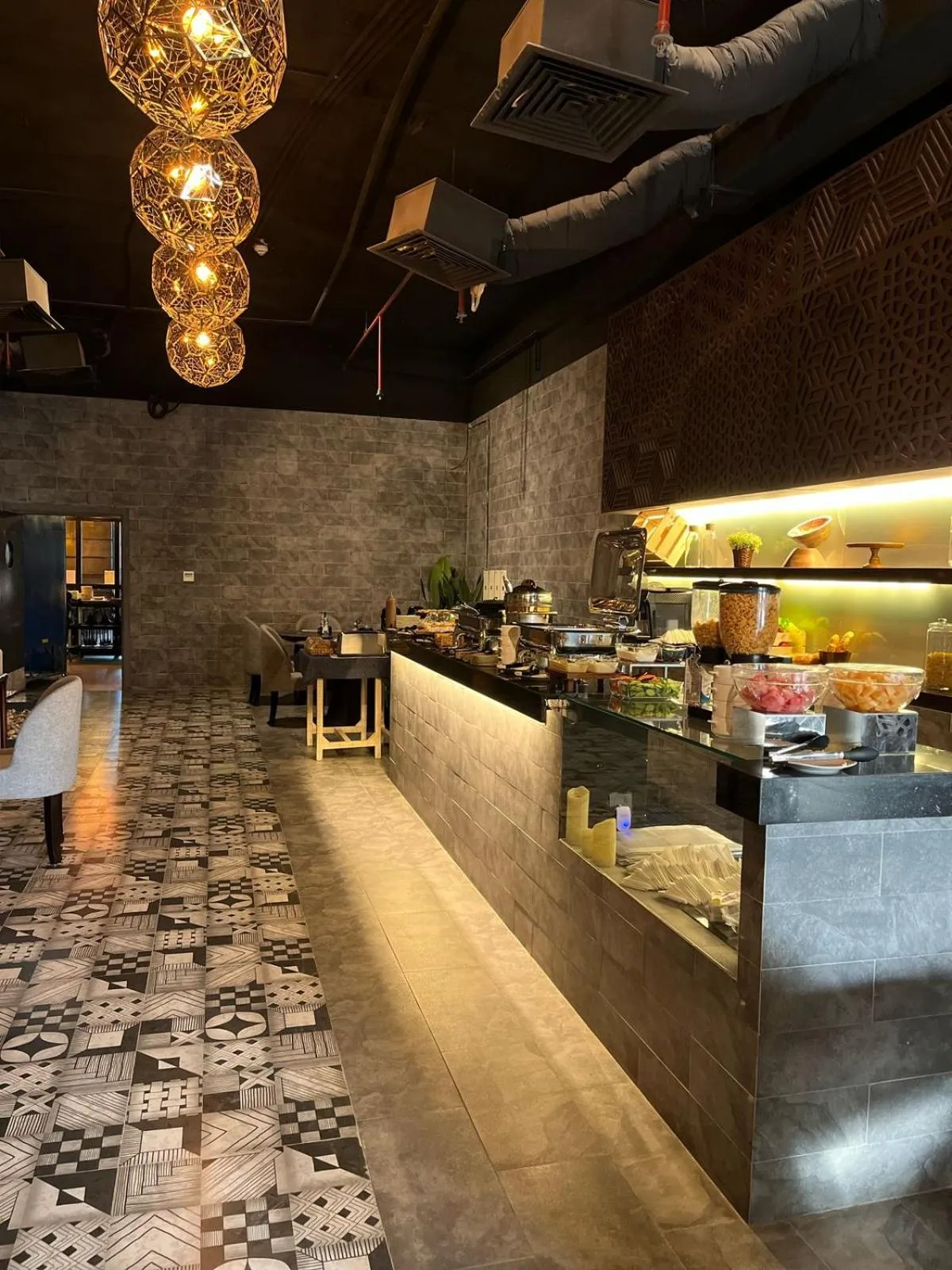 Restaurant/places to eat in Ayan Hotel