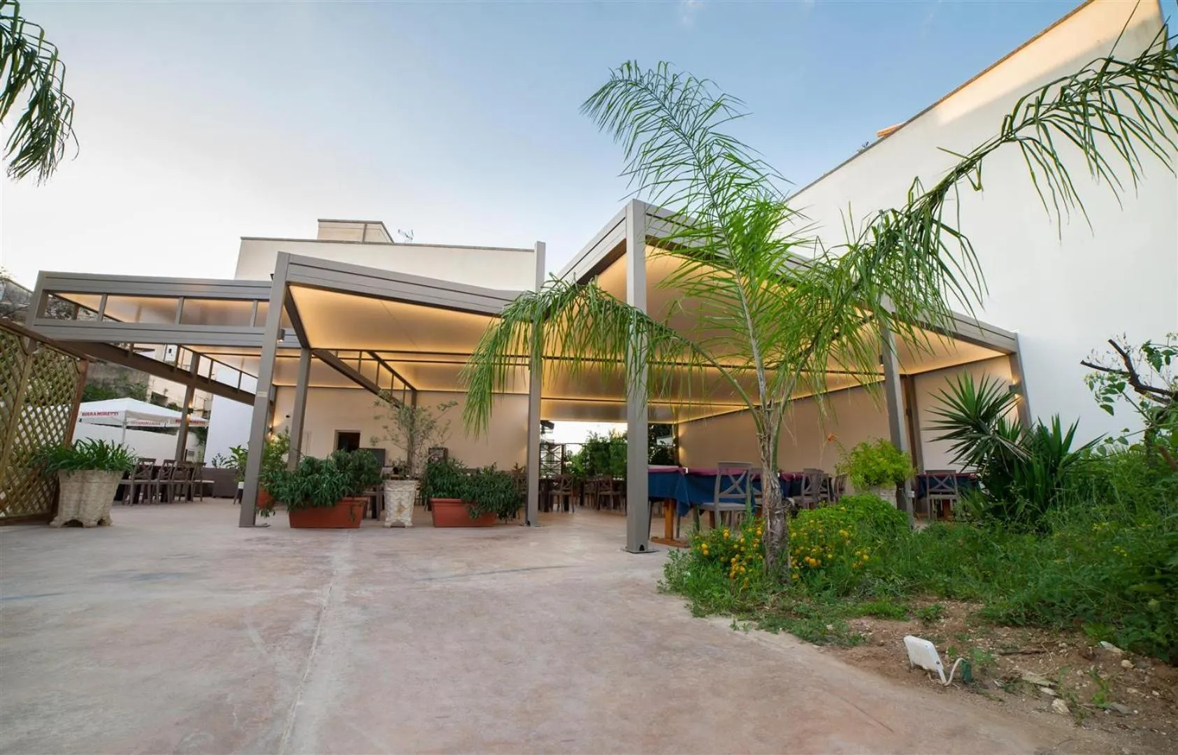 Restaurant/places to eat in La Lanterna