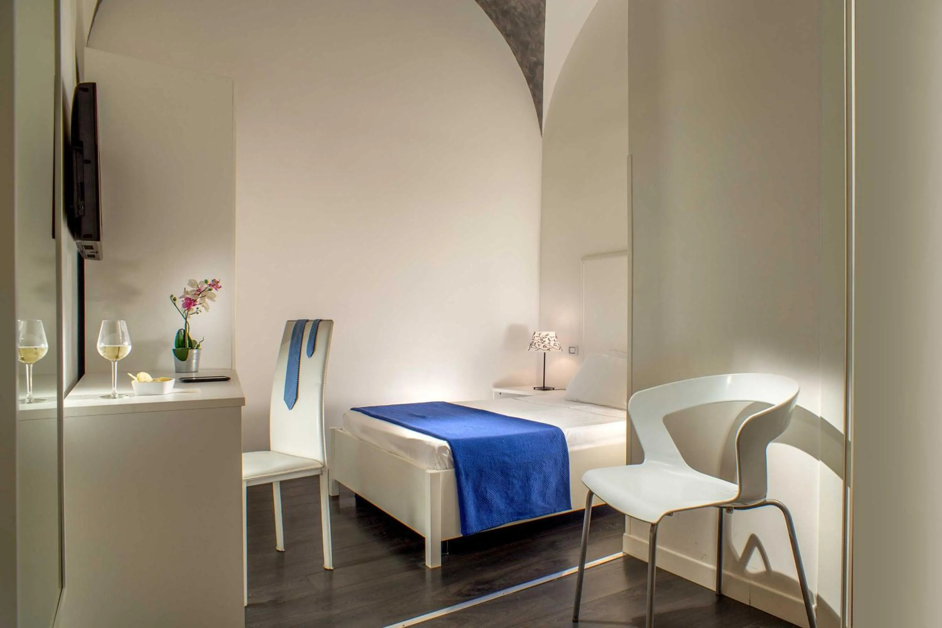 Bedroom, Bed in Domus Liberius - Rome