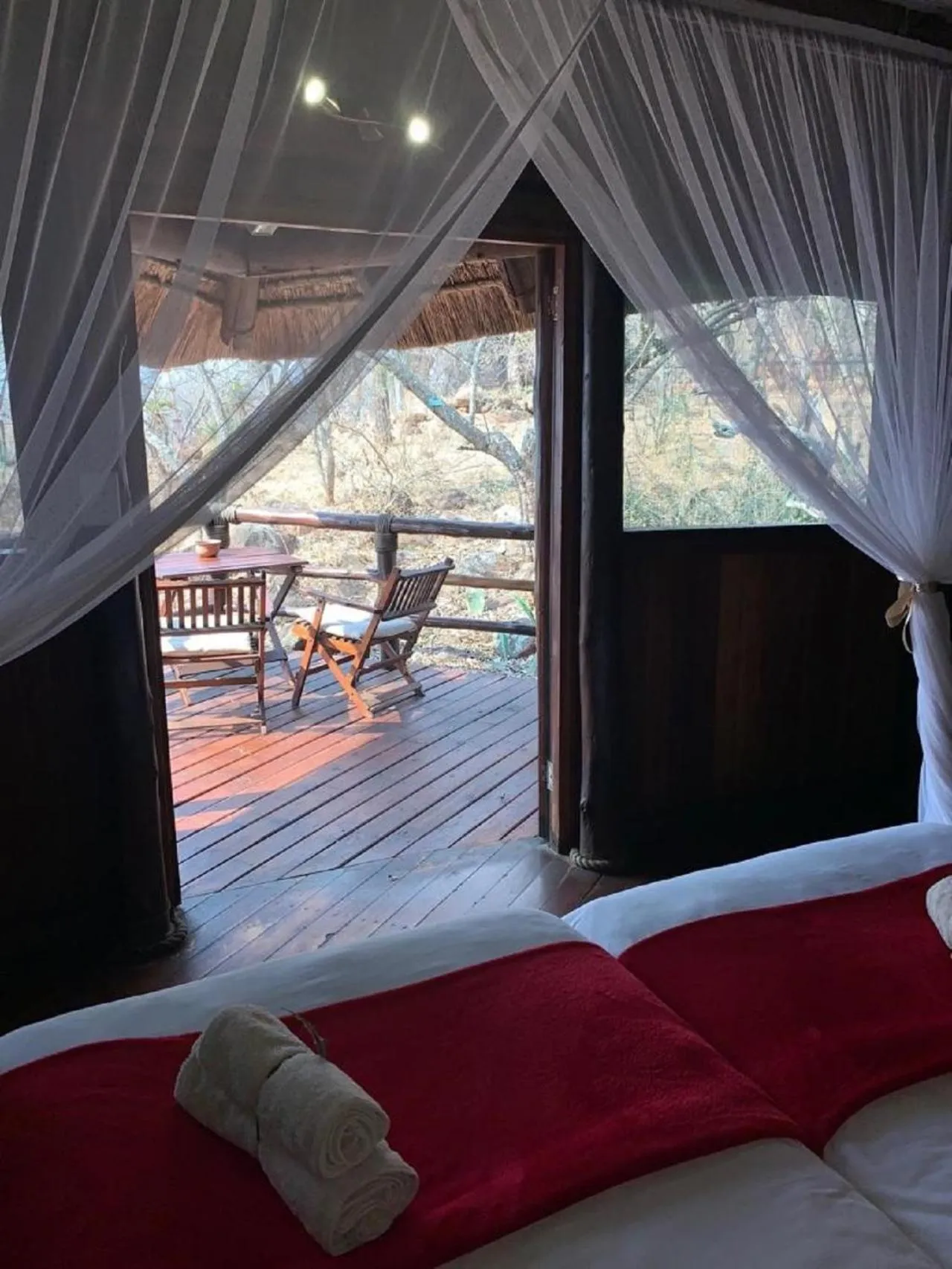 Balcony/Terrace, Bed in Shayamoya Tiger Fishing and Game Lodge