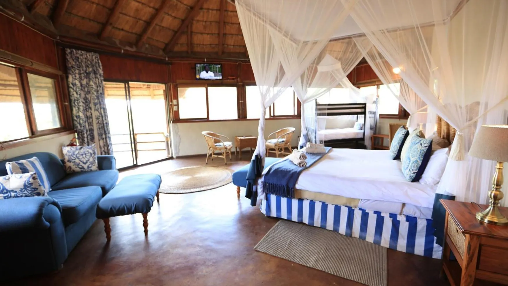 Photo of the whole room, Bed in Shayamoya Tiger Fishing and Game Lodge
