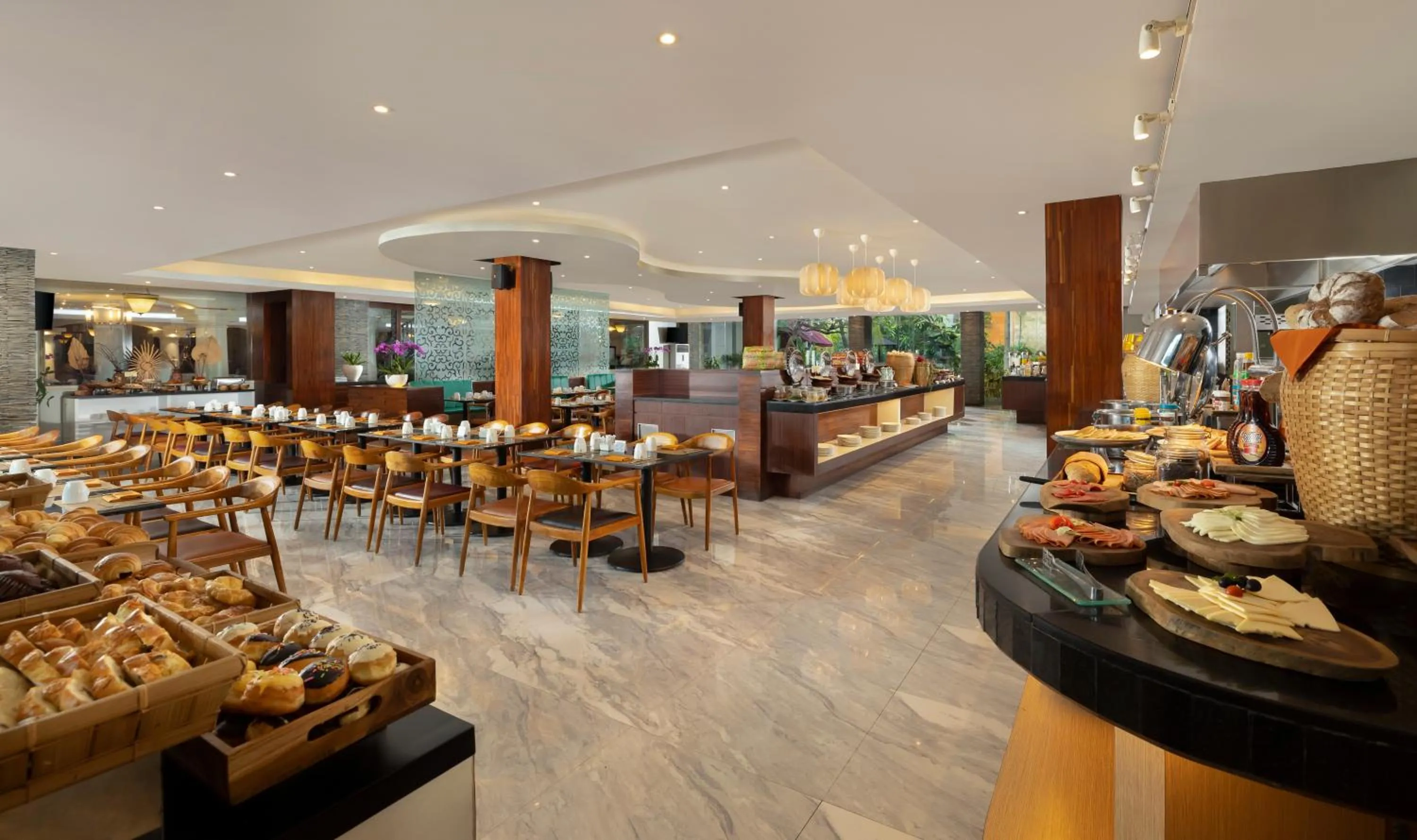 Restaurant/places to eat in Bali Dynasty Resort