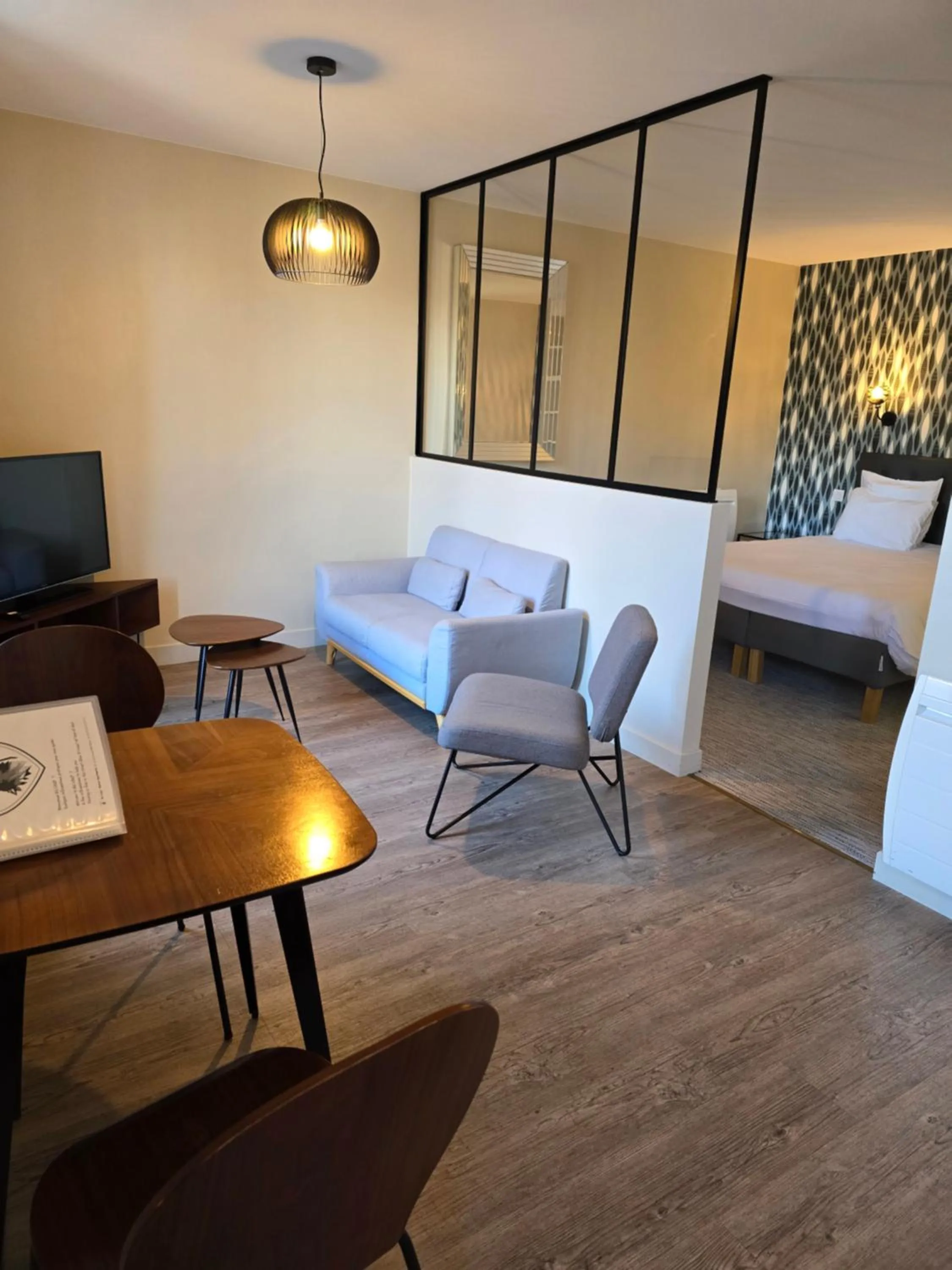 Kitchen or kitchenette, Bed in Au Loup Historic Apartments