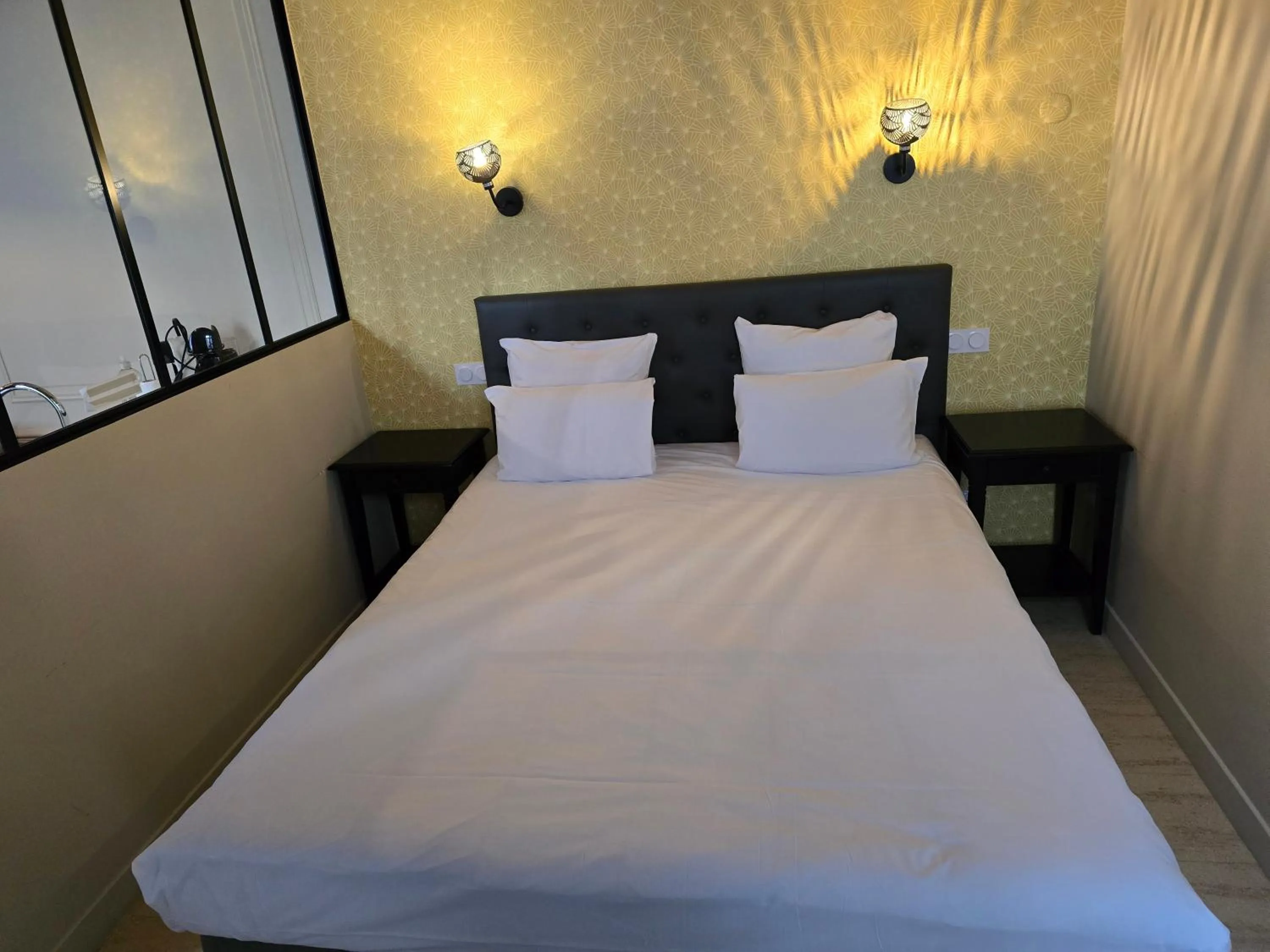 Bed in Au Loup Historic Apartments