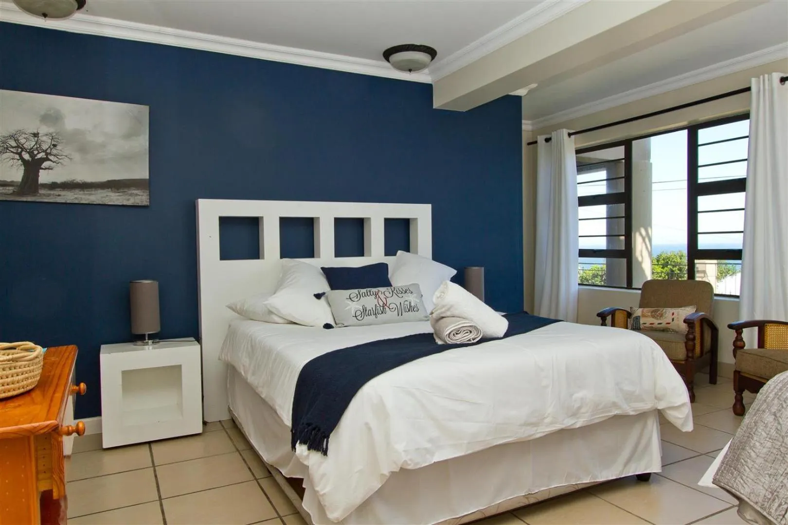 Bed in Tranquil Shores