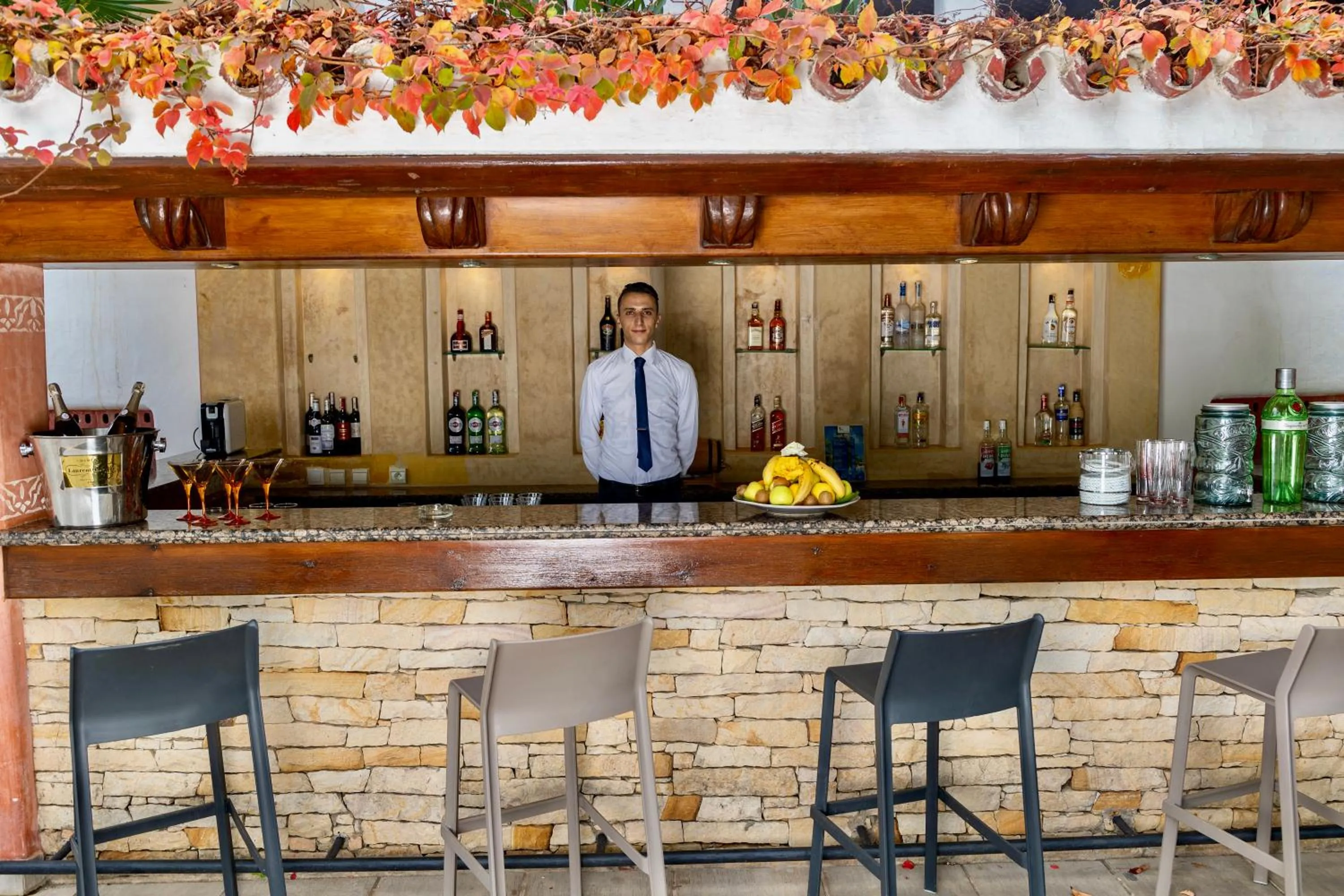 Restaurant/places to eat in Hotel Kabila