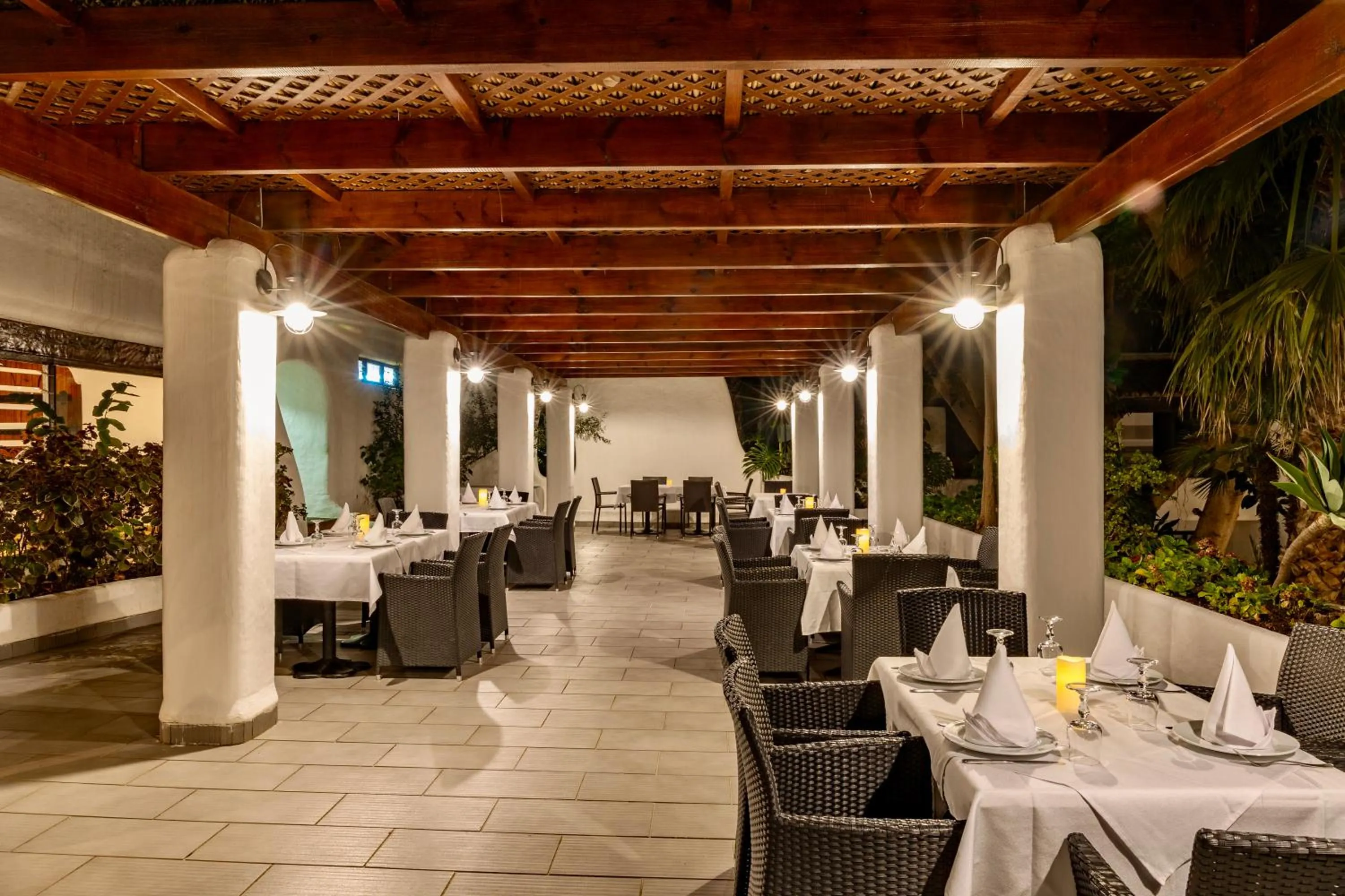 Restaurant/places to eat in Hotel Kabila
