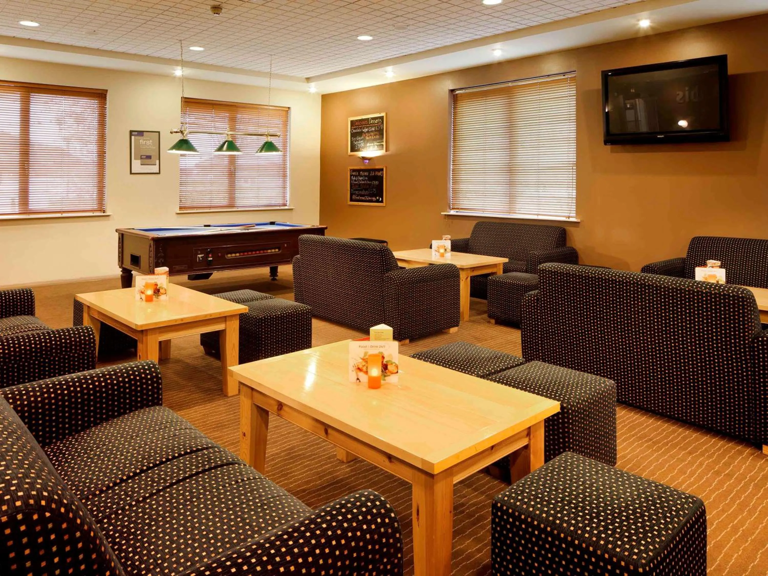 Lounge or bar in ibis Bradford Shipley
