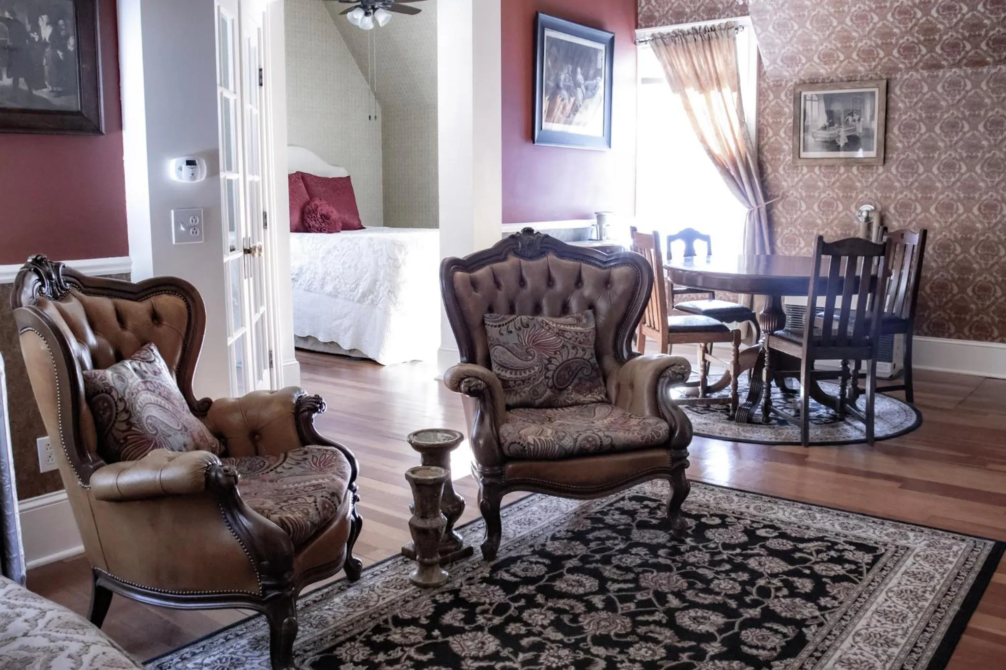 Bedroom in McCloud River Bed and Breakfast