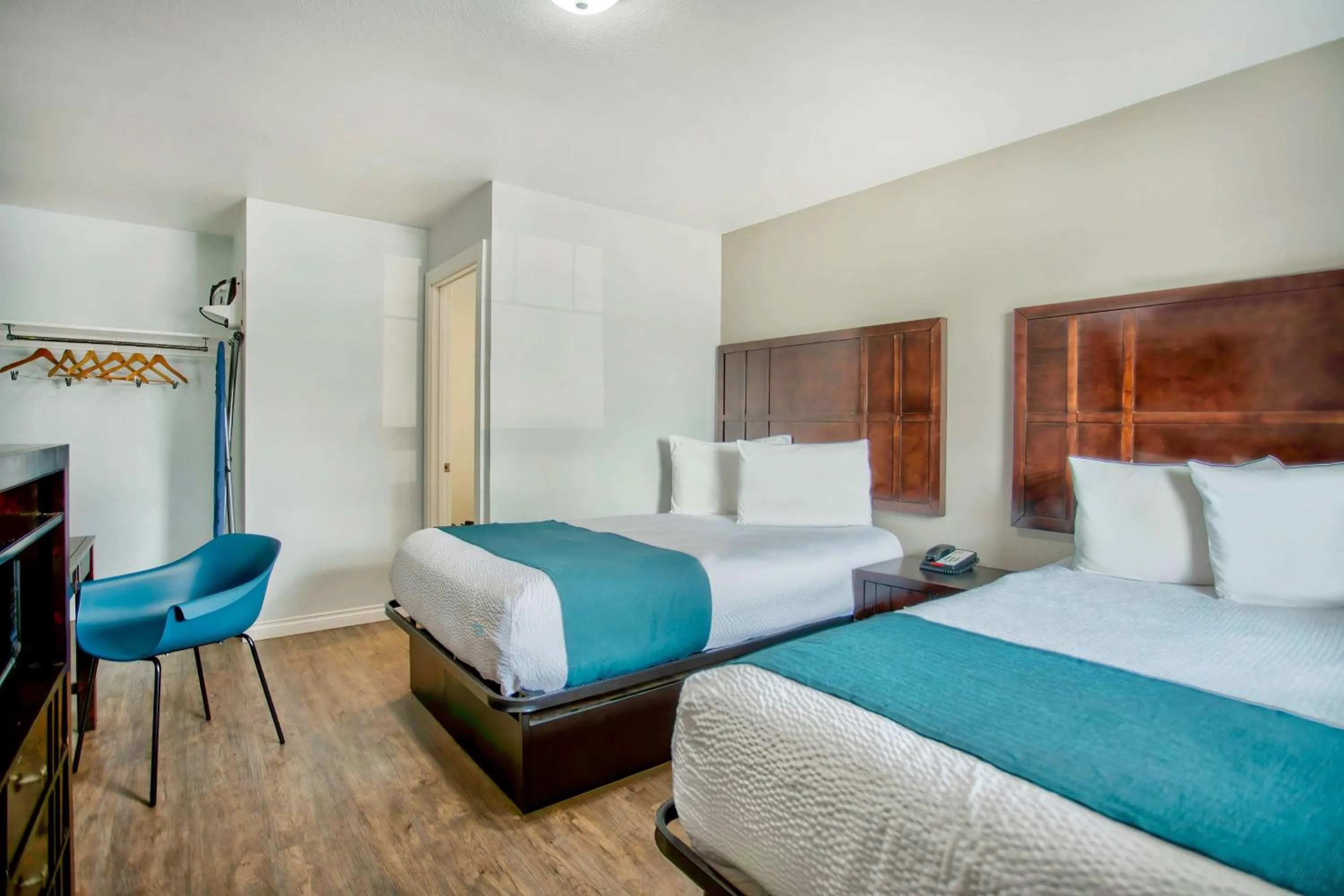 Photo of the whole room, Bed in Studio 6 Suites - Albany, OR