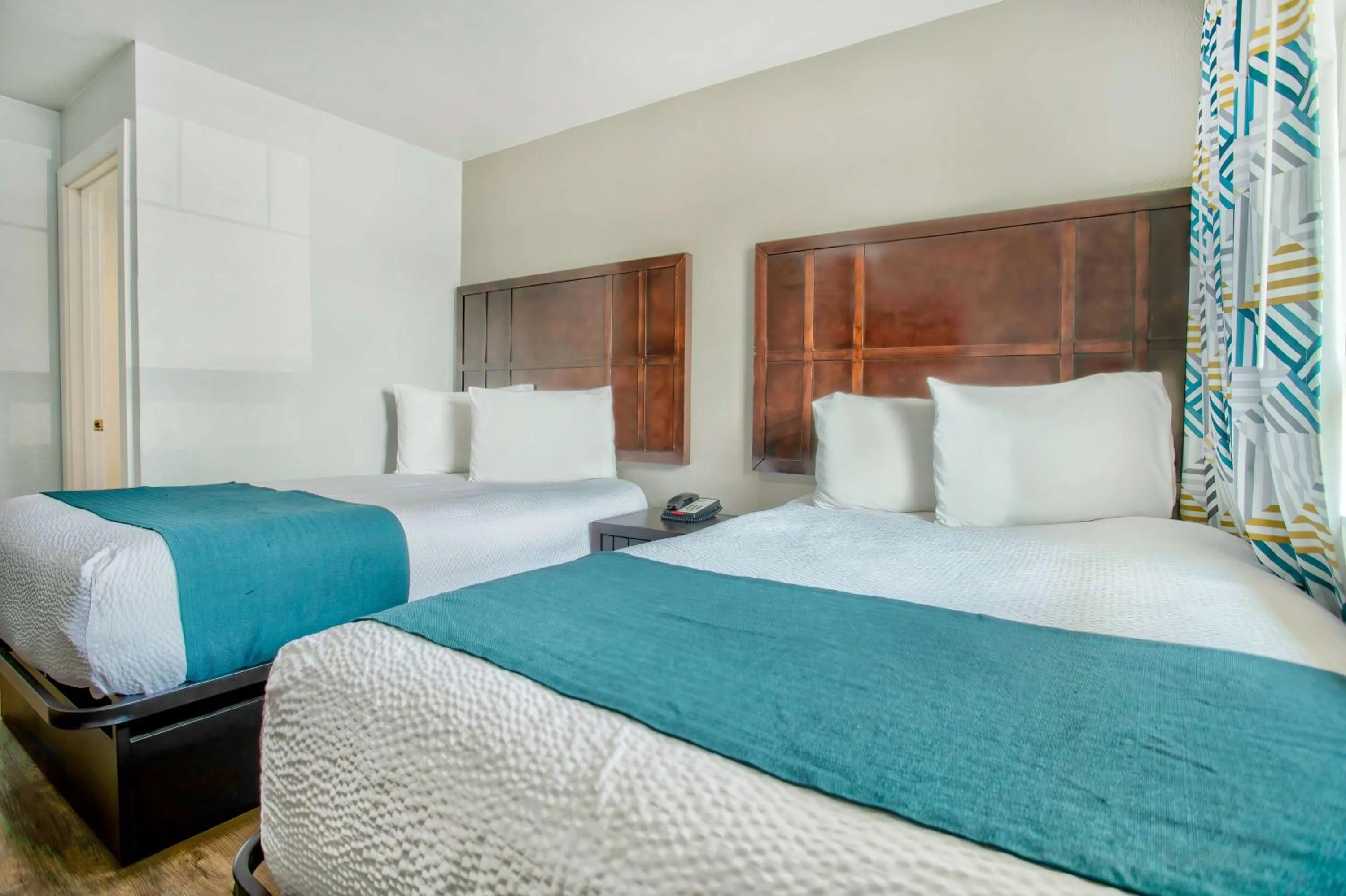 Photo of the whole room, Bed in Studio 6 Suites - Albany, OR