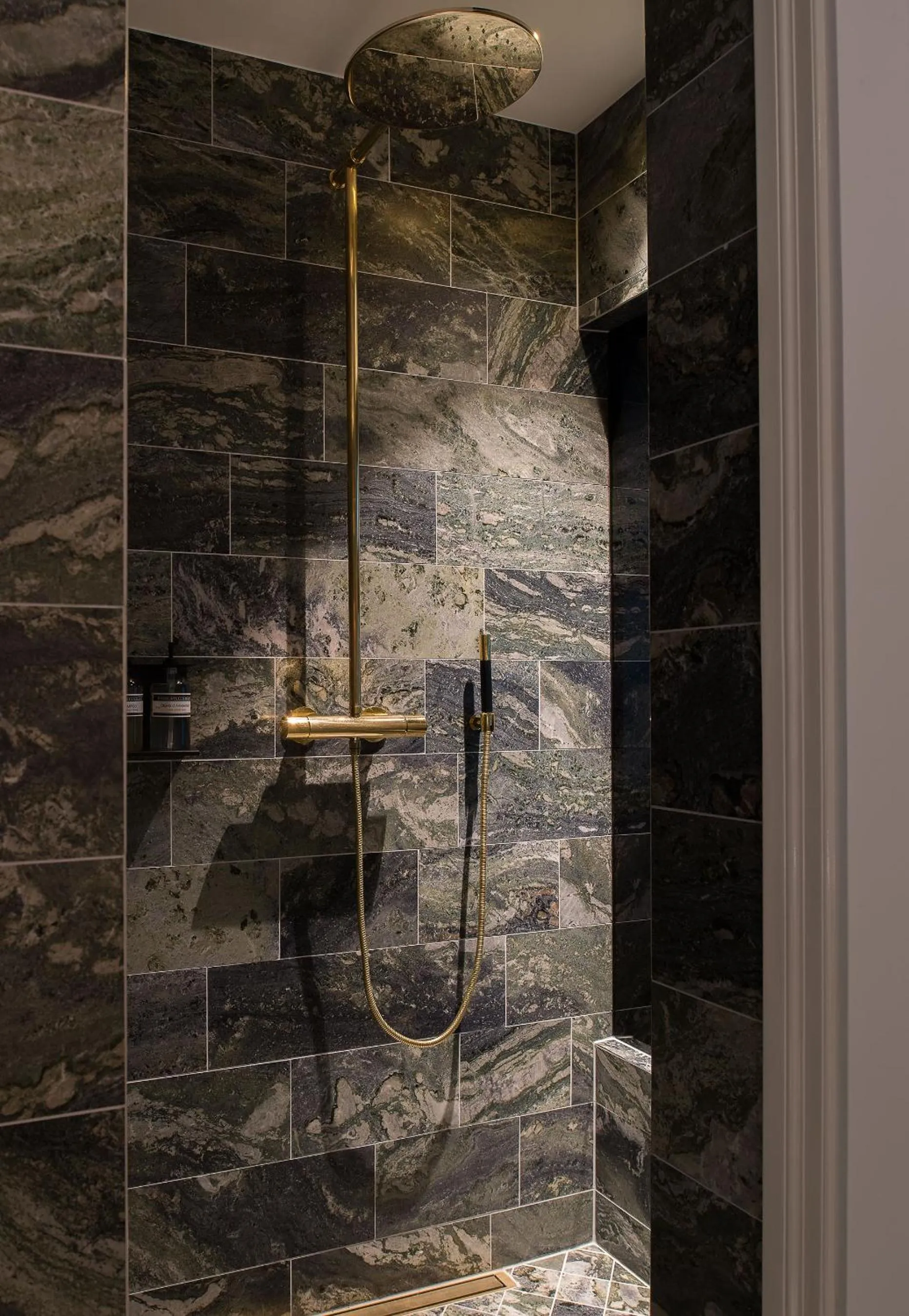 Bathroom in Spinoza Suites