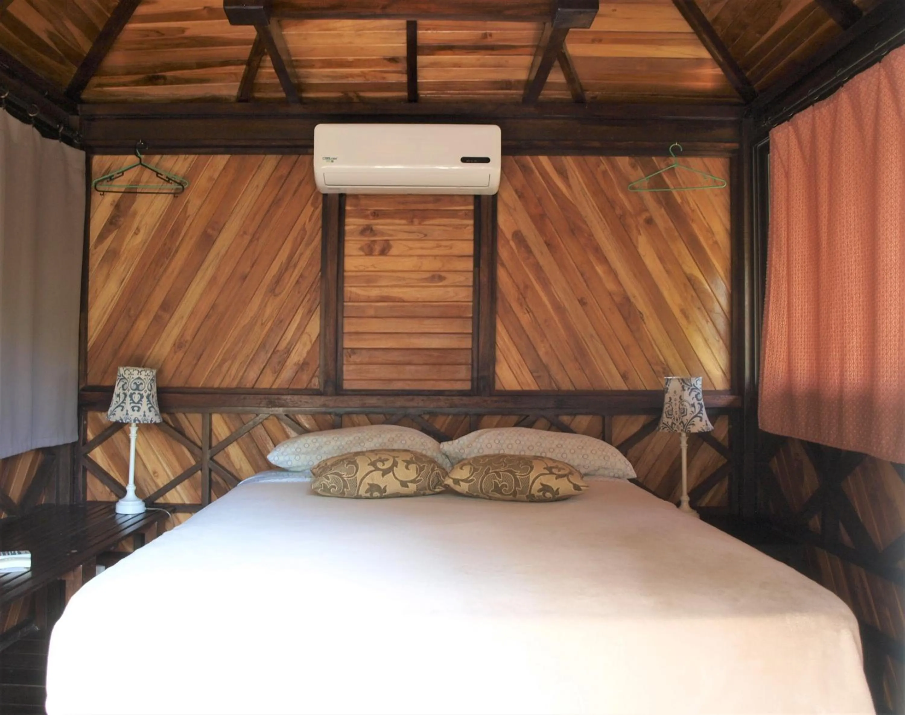 Bedroom, Bed in Lodge Margouillat