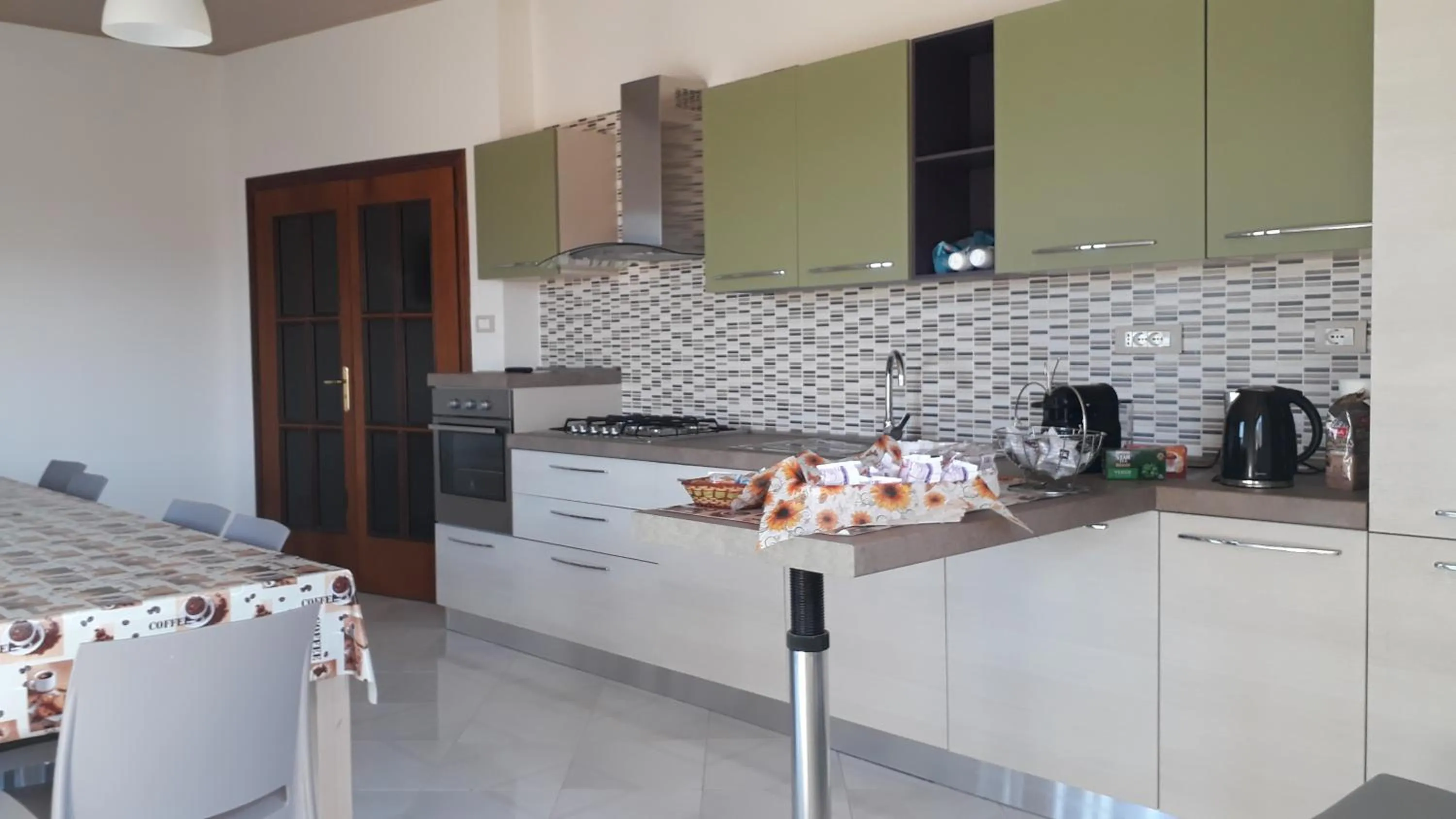 Communal kitchen in LA CASA DI MAMMA 'NTO