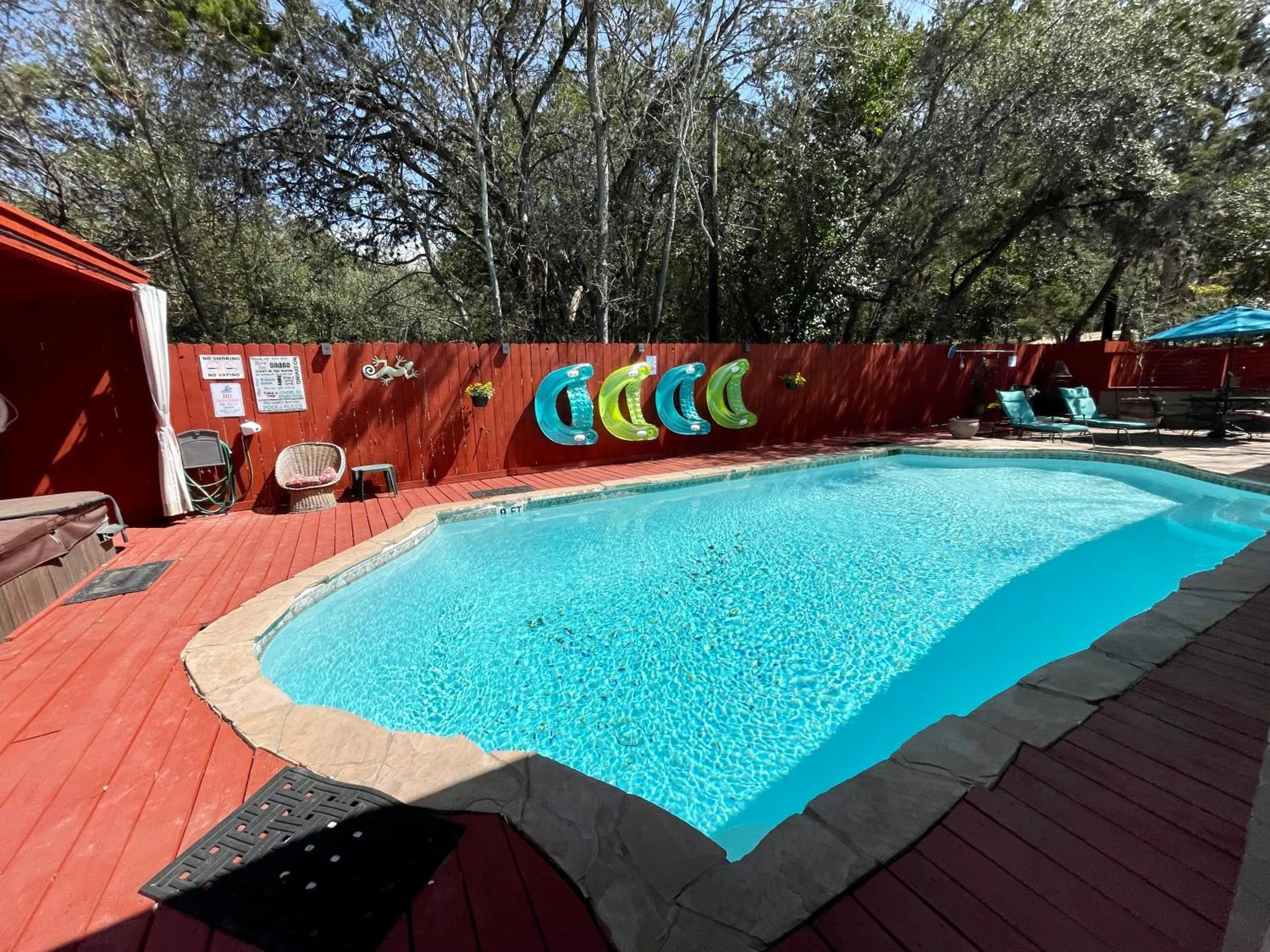 Swimming pool in Lamb's Rest Inn