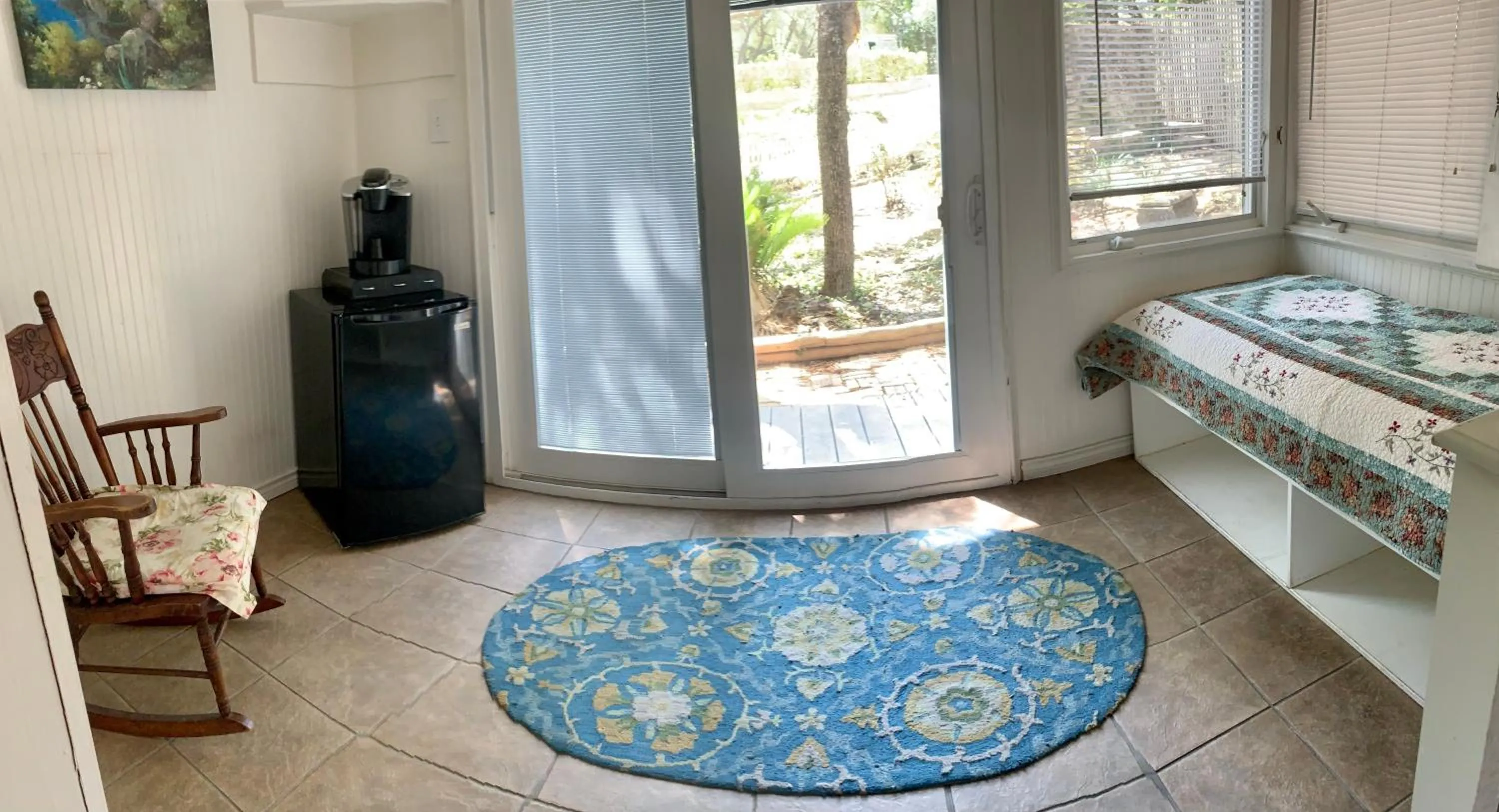 Coffee/tea facilities, Bed in Lamb's Rest Inn