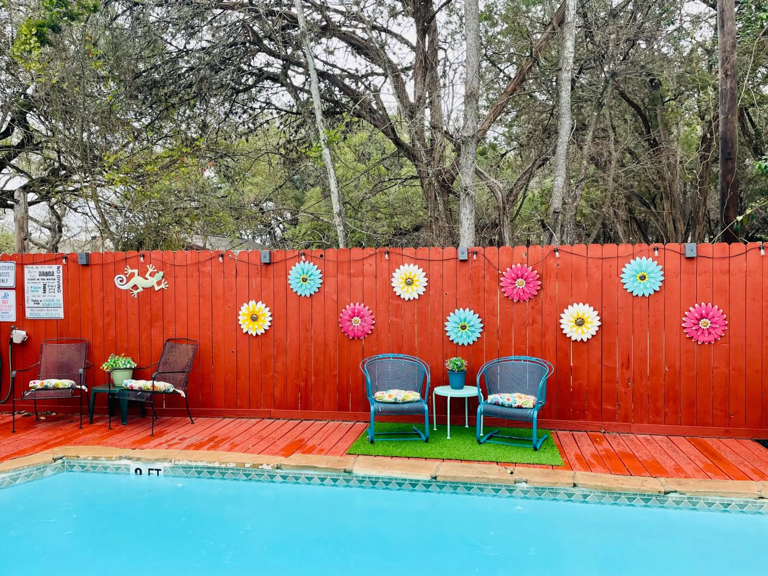 Swimming pool in Lamb's Rest Inn