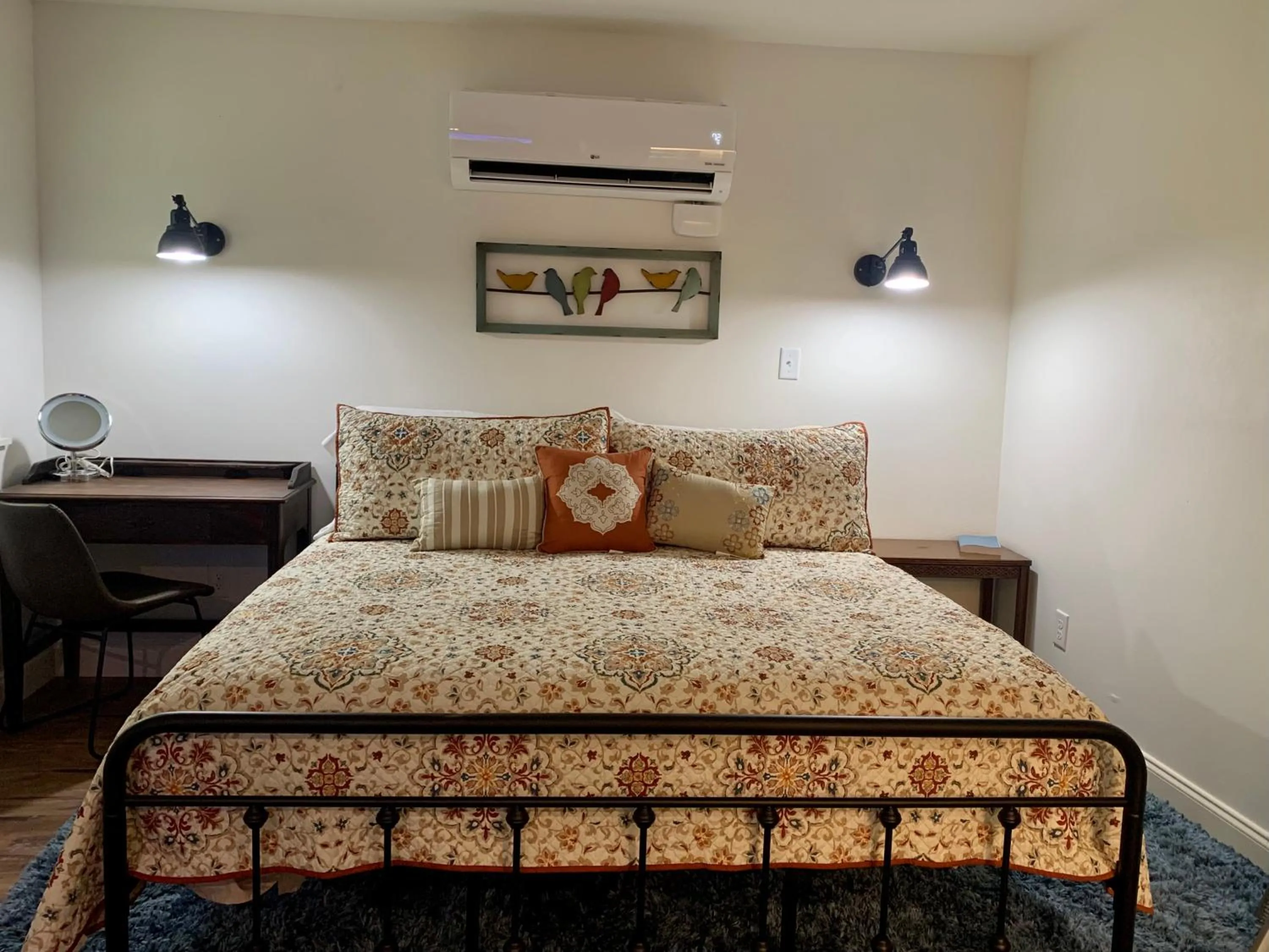 Bed in Lamb's Rest Inn