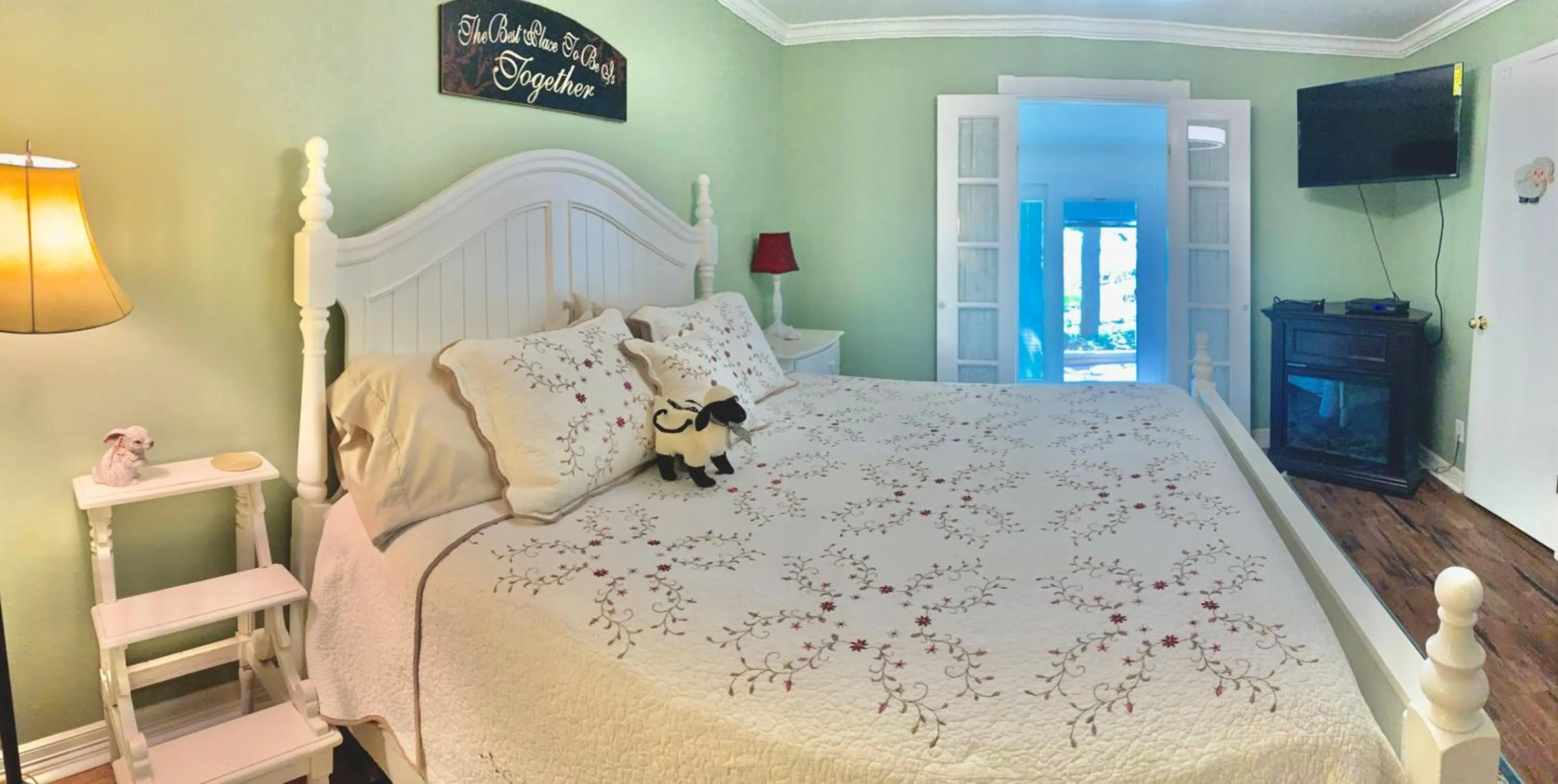 Bedroom, Bed in Lamb's Rest Inn