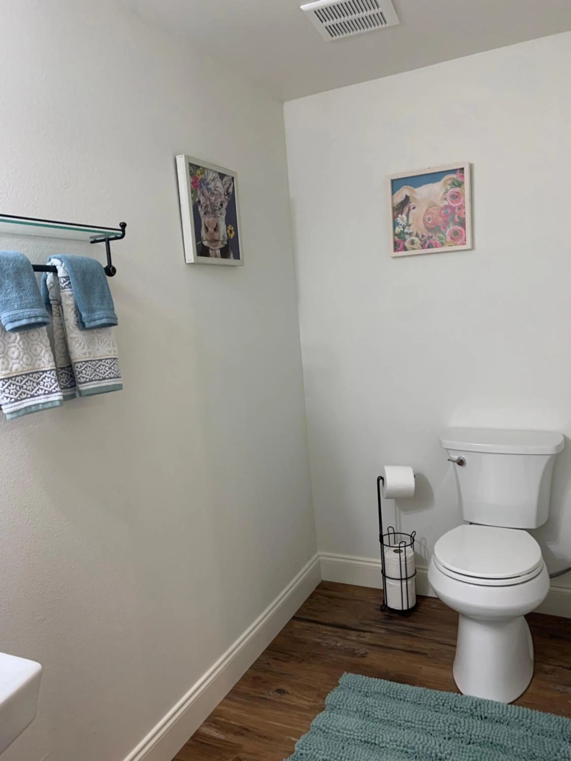 Toilet in Lamb's Rest Inn