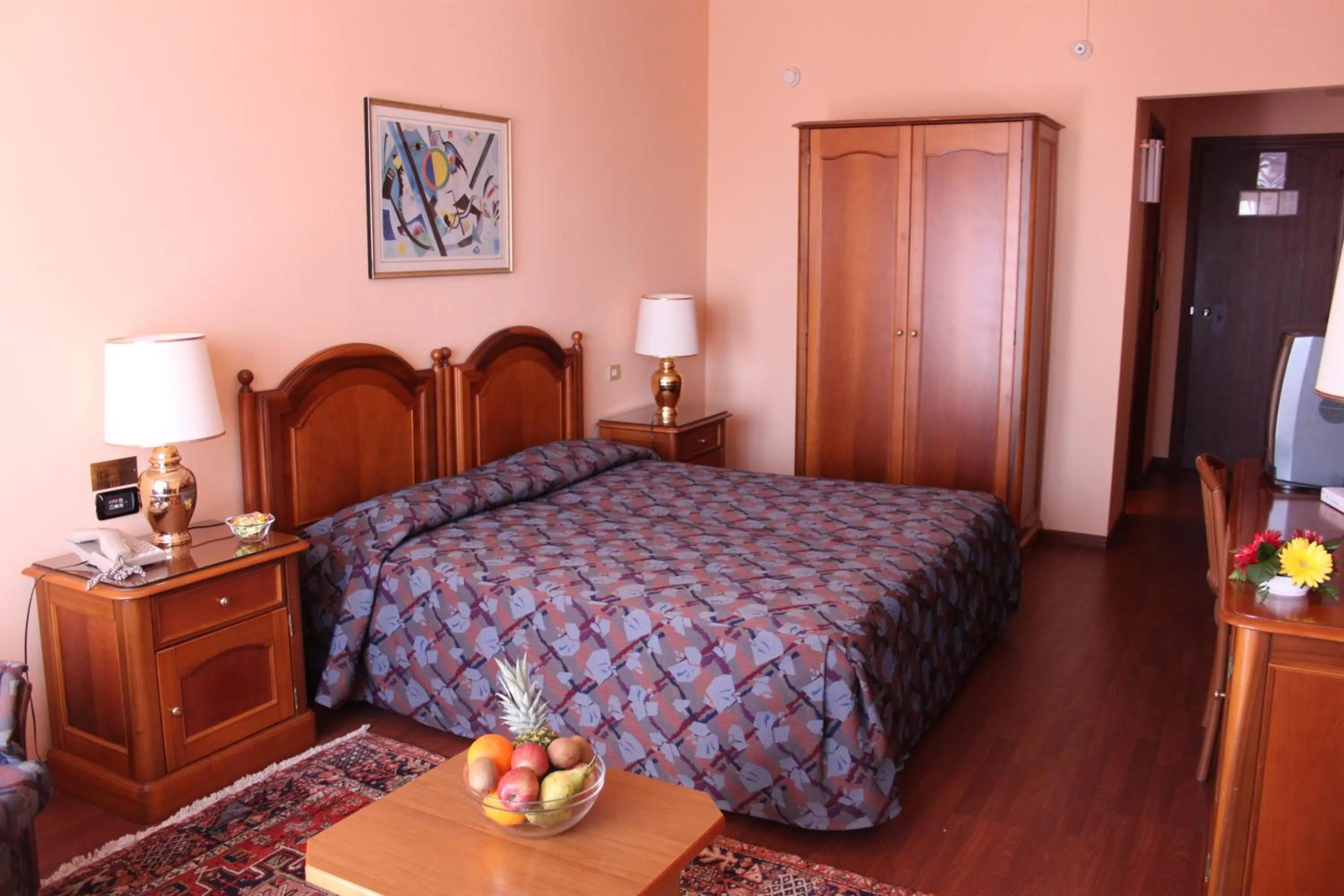 Bedroom, Bed in Garden Hotel