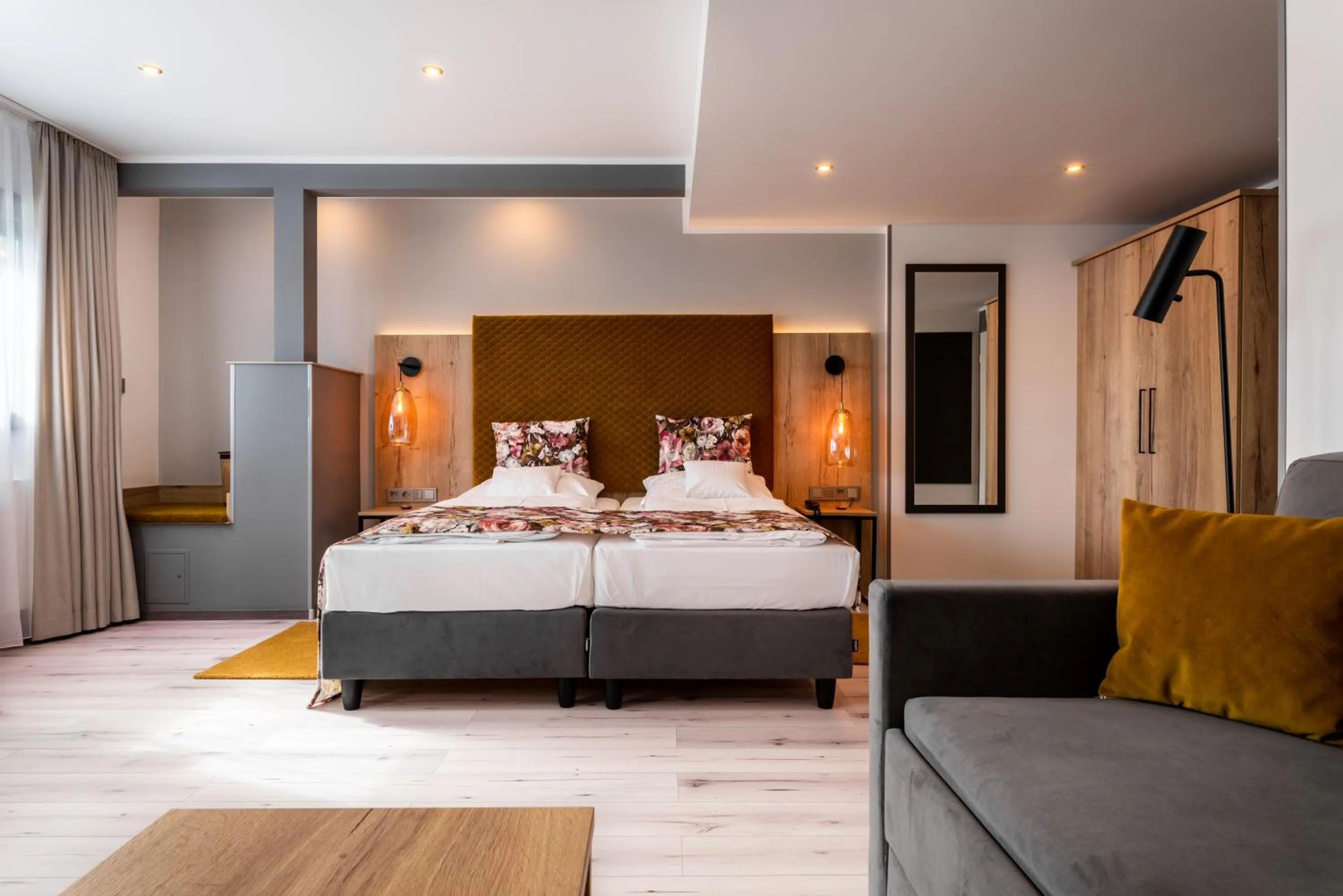 Living room, Bed in Hotel Spahr