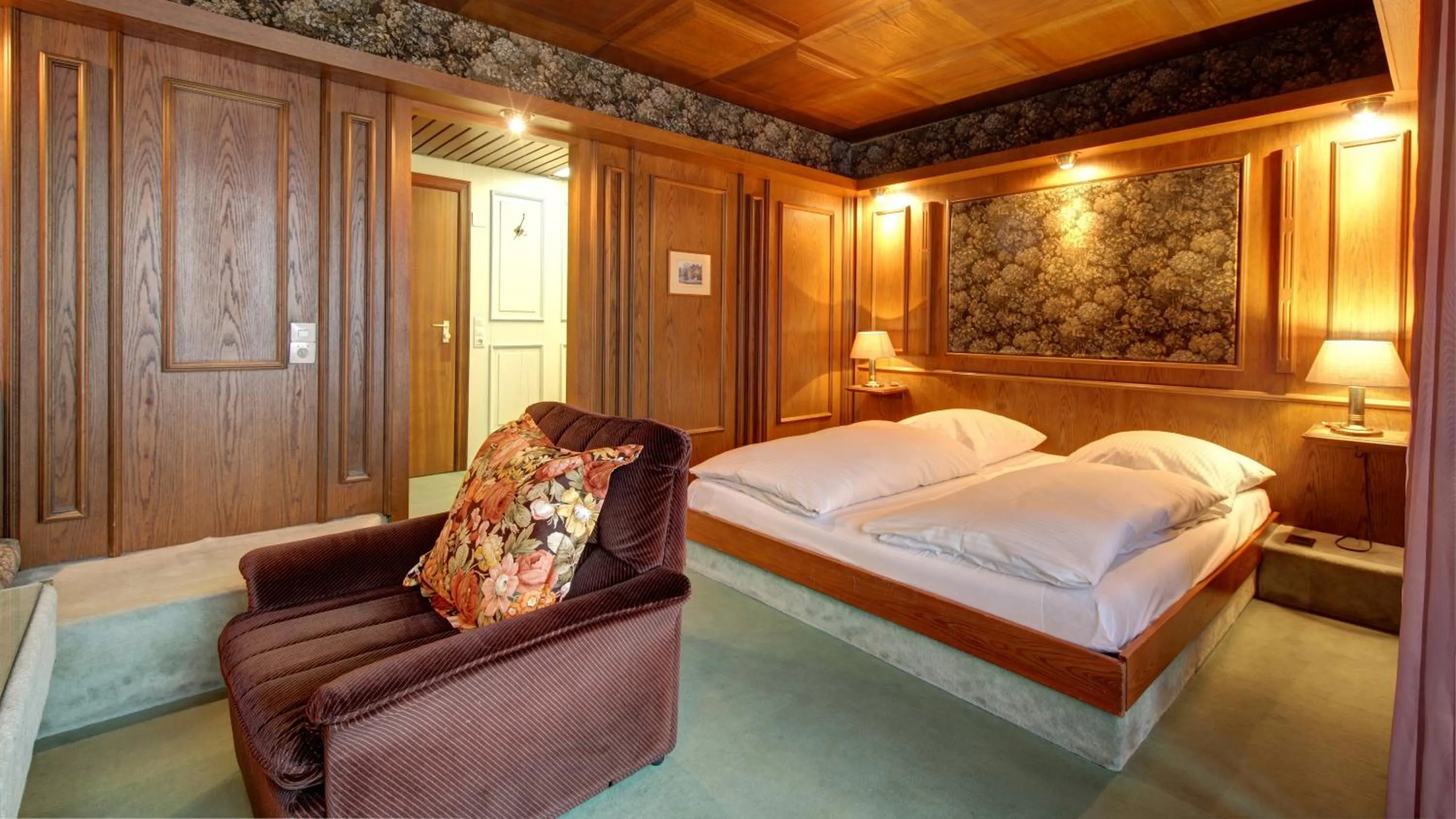 Living room, Bed in Hotel Spahr