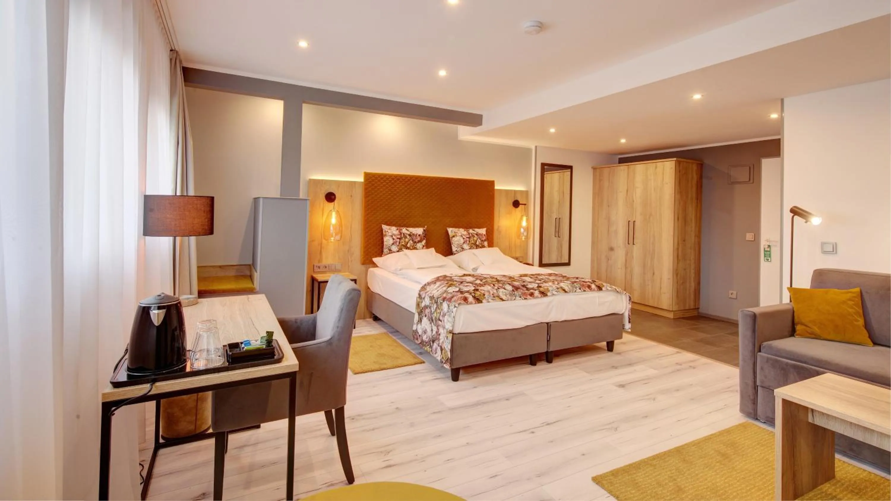Living room, Bed in Hotel Spahr