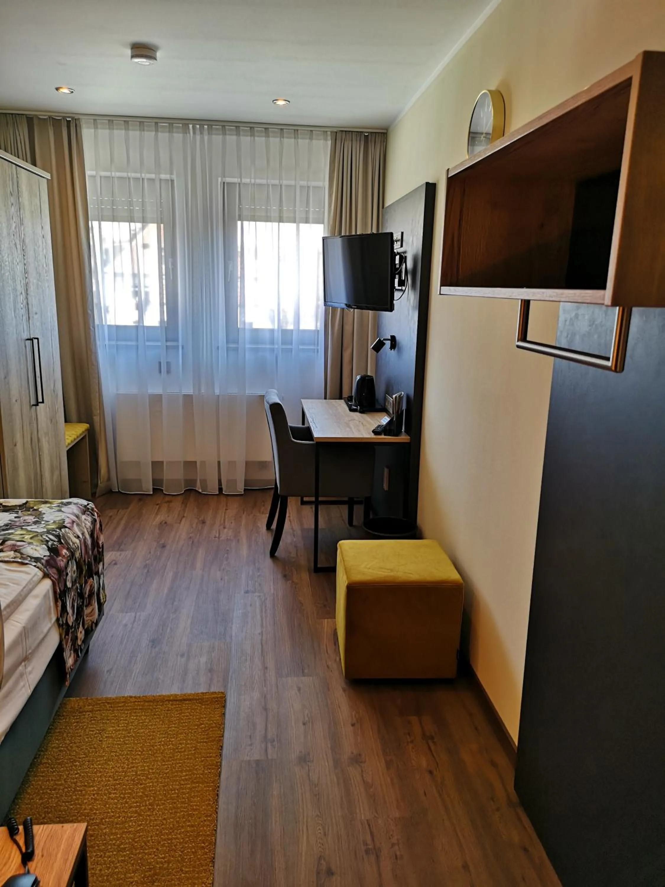 Living room, Bed in Hotel Spahr