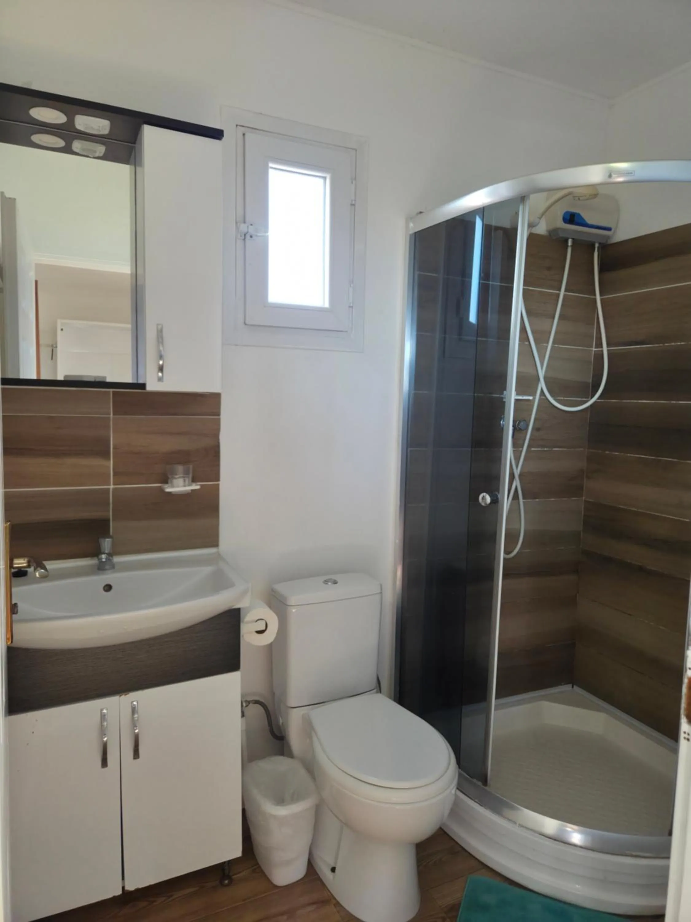 Shower in Nos Krusero Apartments