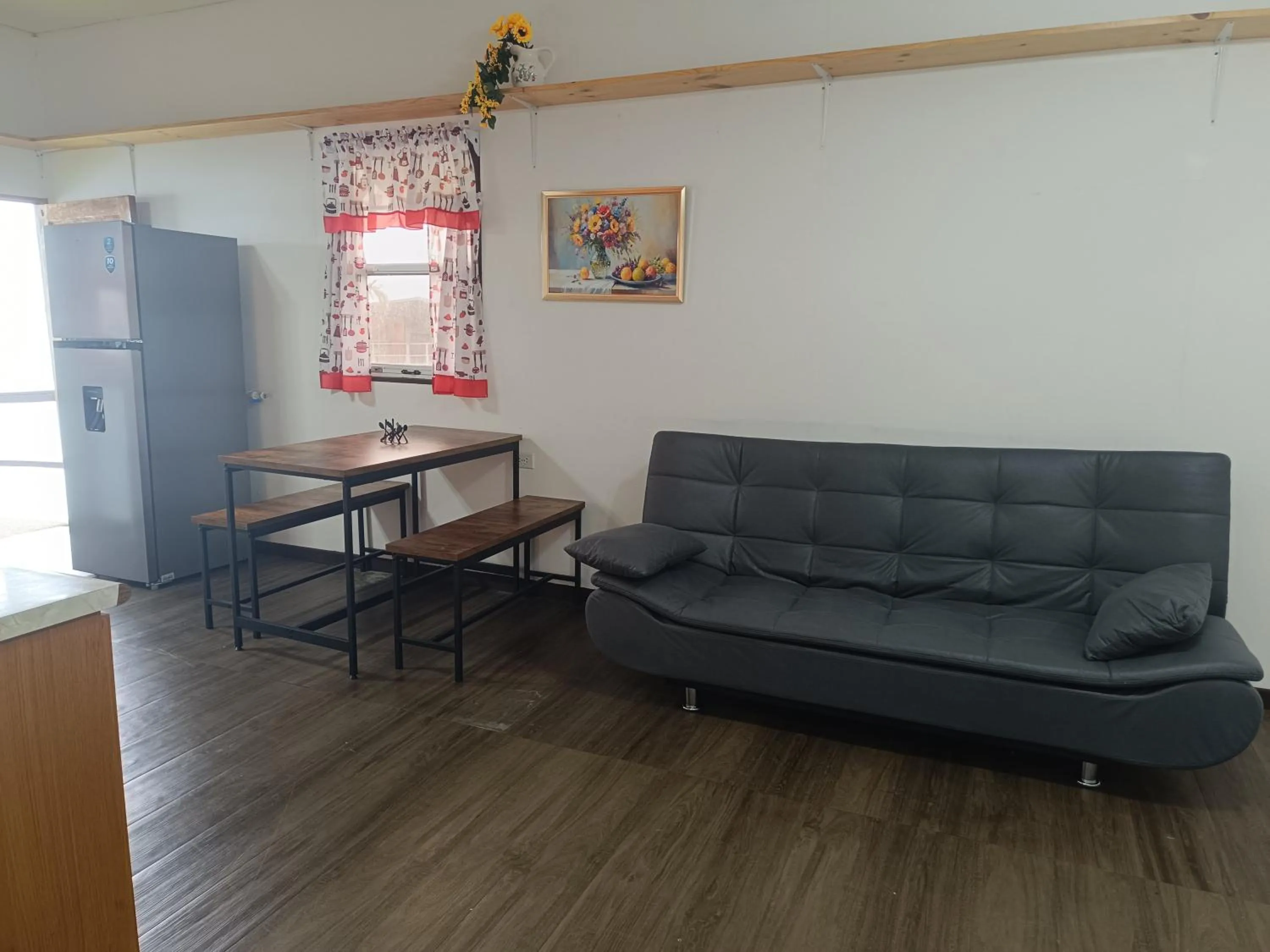 Seating area in Banana Bay Marina