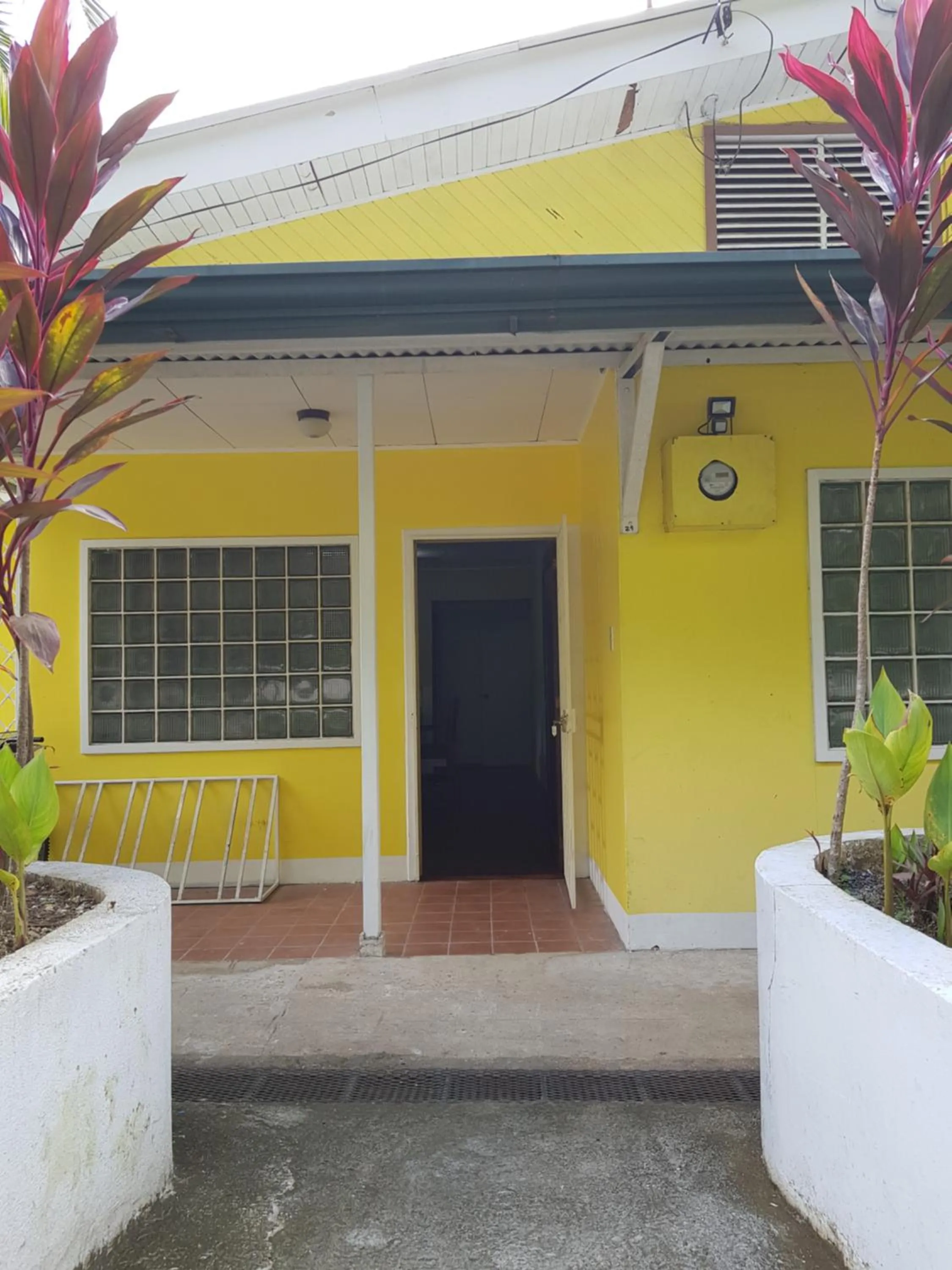 Facade/entrance in Banana Bay Marina