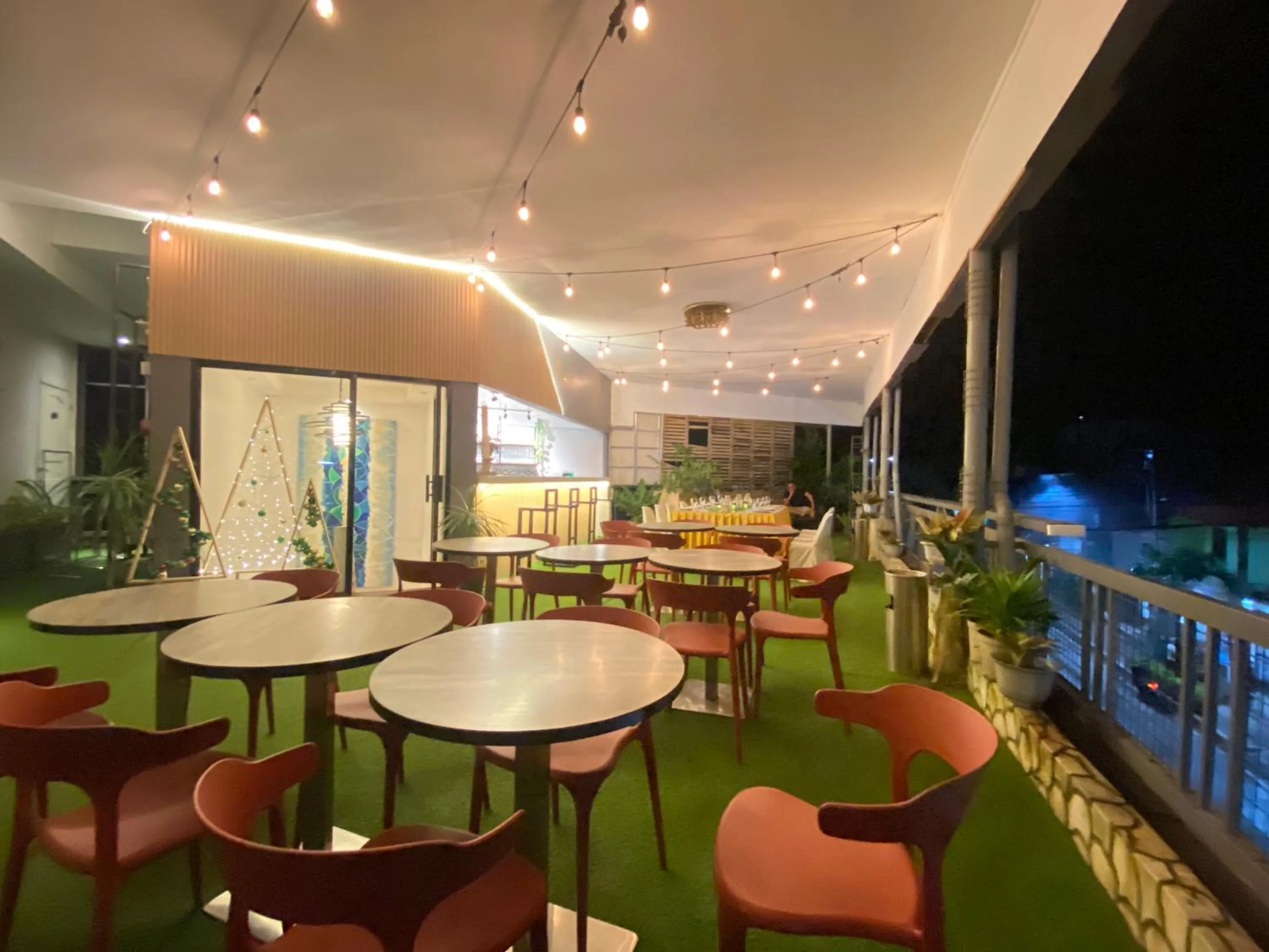 Restaurant/places to eat in Boracay Grace Hotel