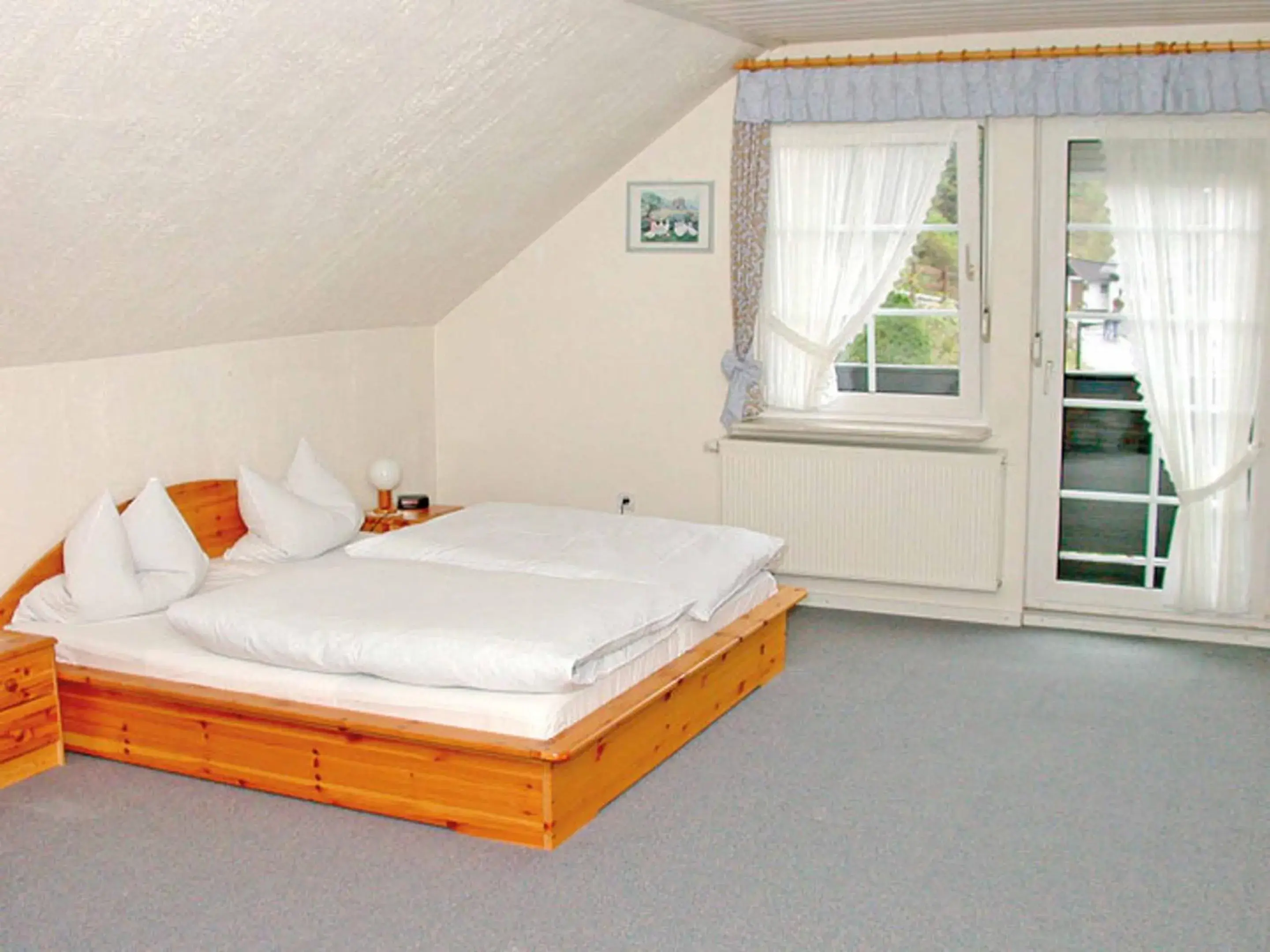 Double Room - single occupancy in Hotel-Restaurant Zum Dorfkrug Double Room - single occupancy in Hotel-Restaurant Zum Dorfkrug